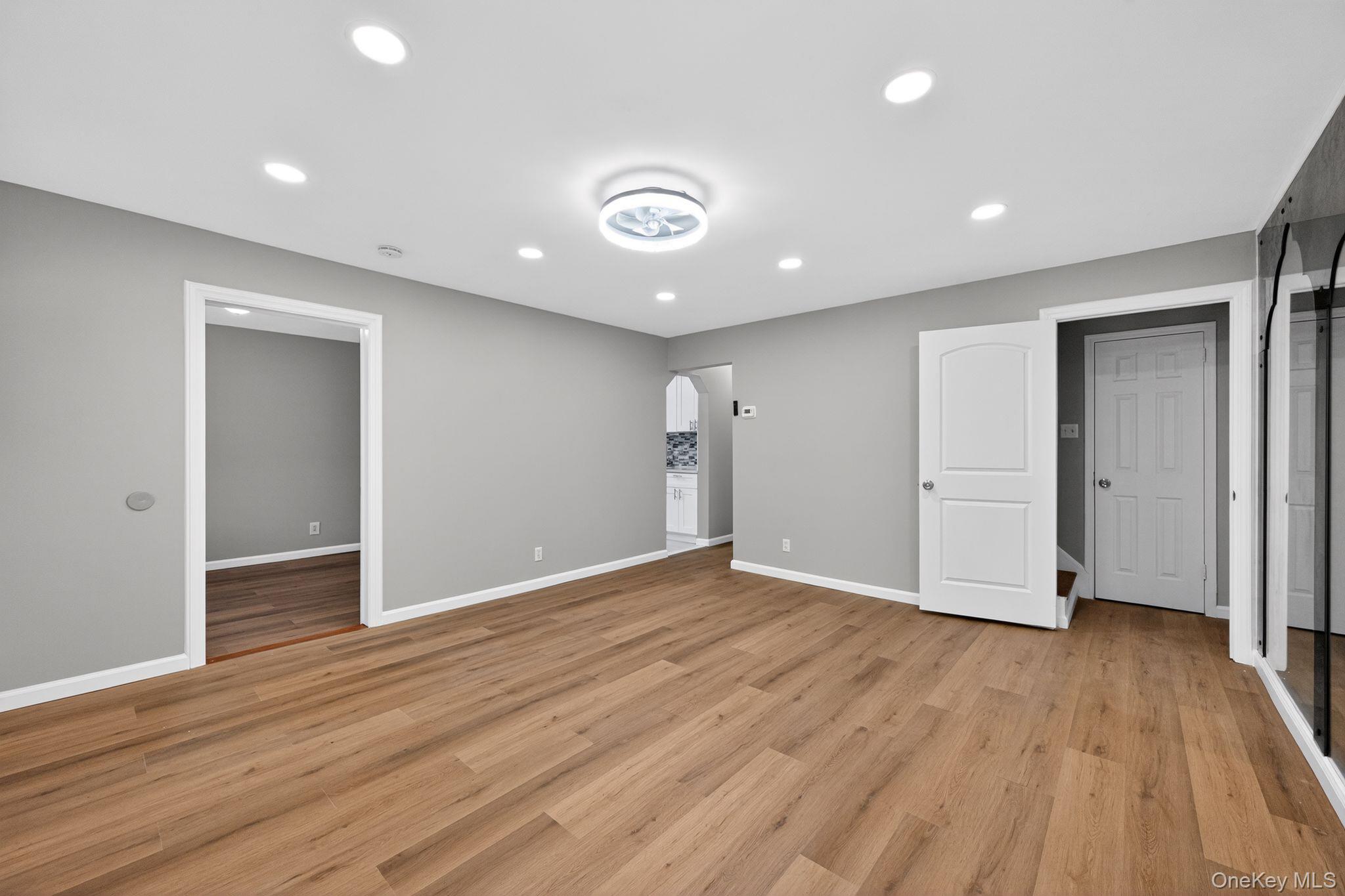 #4 photo, 10424 208th Street, Queens Village , NY 11429