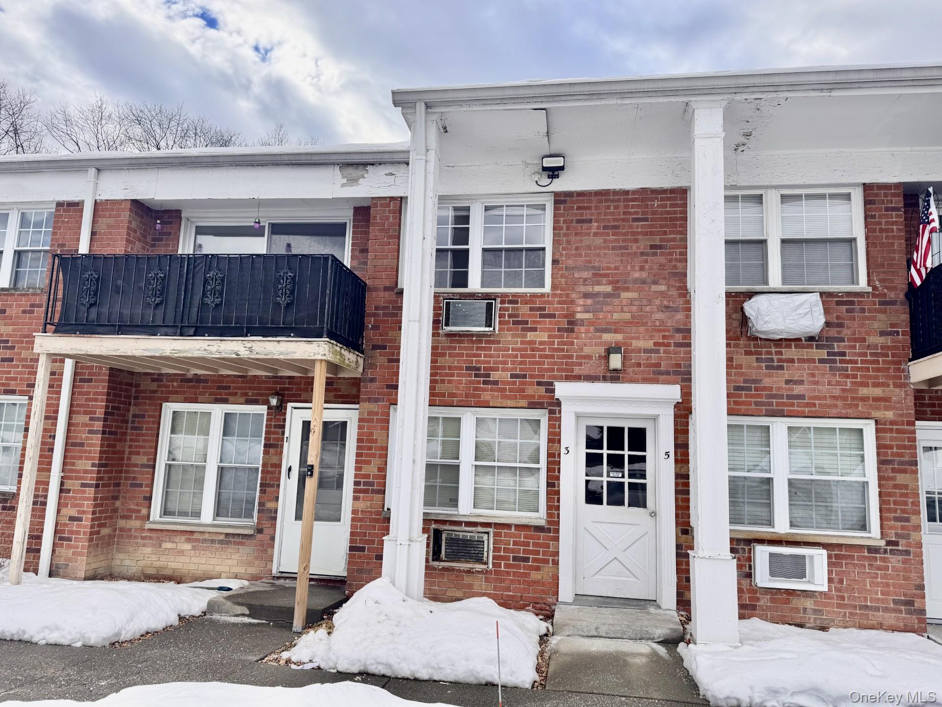 #1 photo, 7 Colonial Road, Beacon , NY 12508