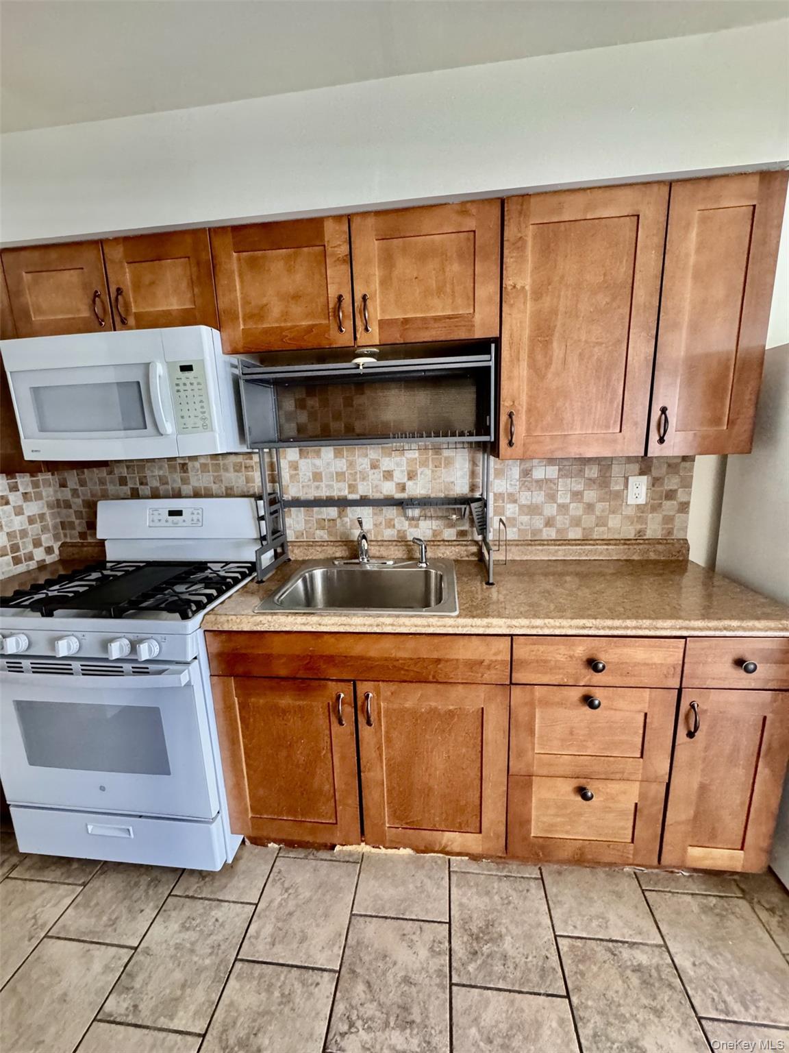 #5 photo, 7 Colonial Road, Beacon , NY 12508