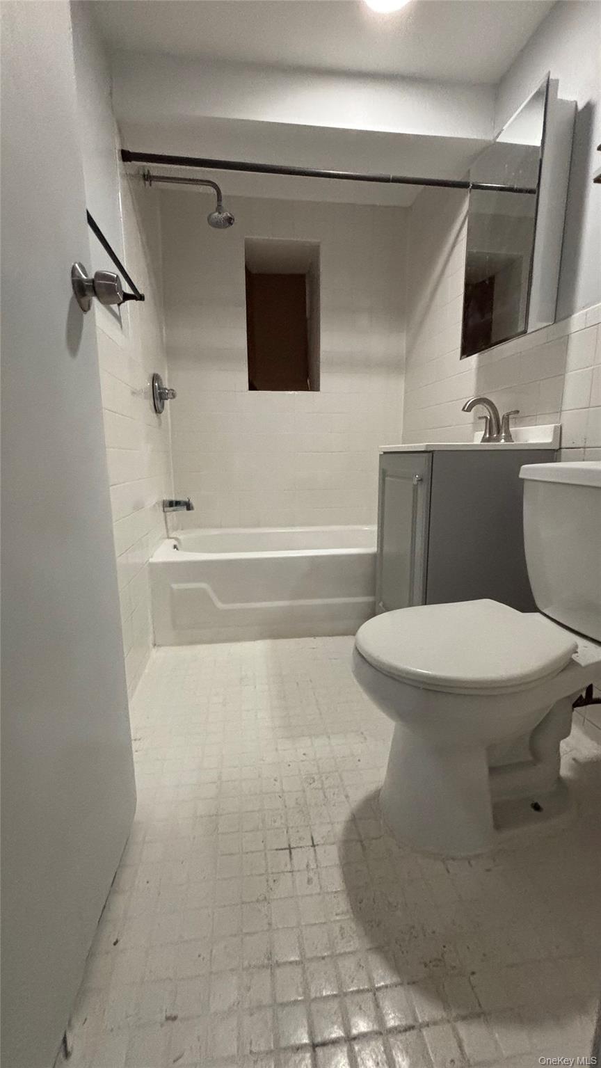 #6 photo, 1527 E 172nd Street, Bronx , NY 10472