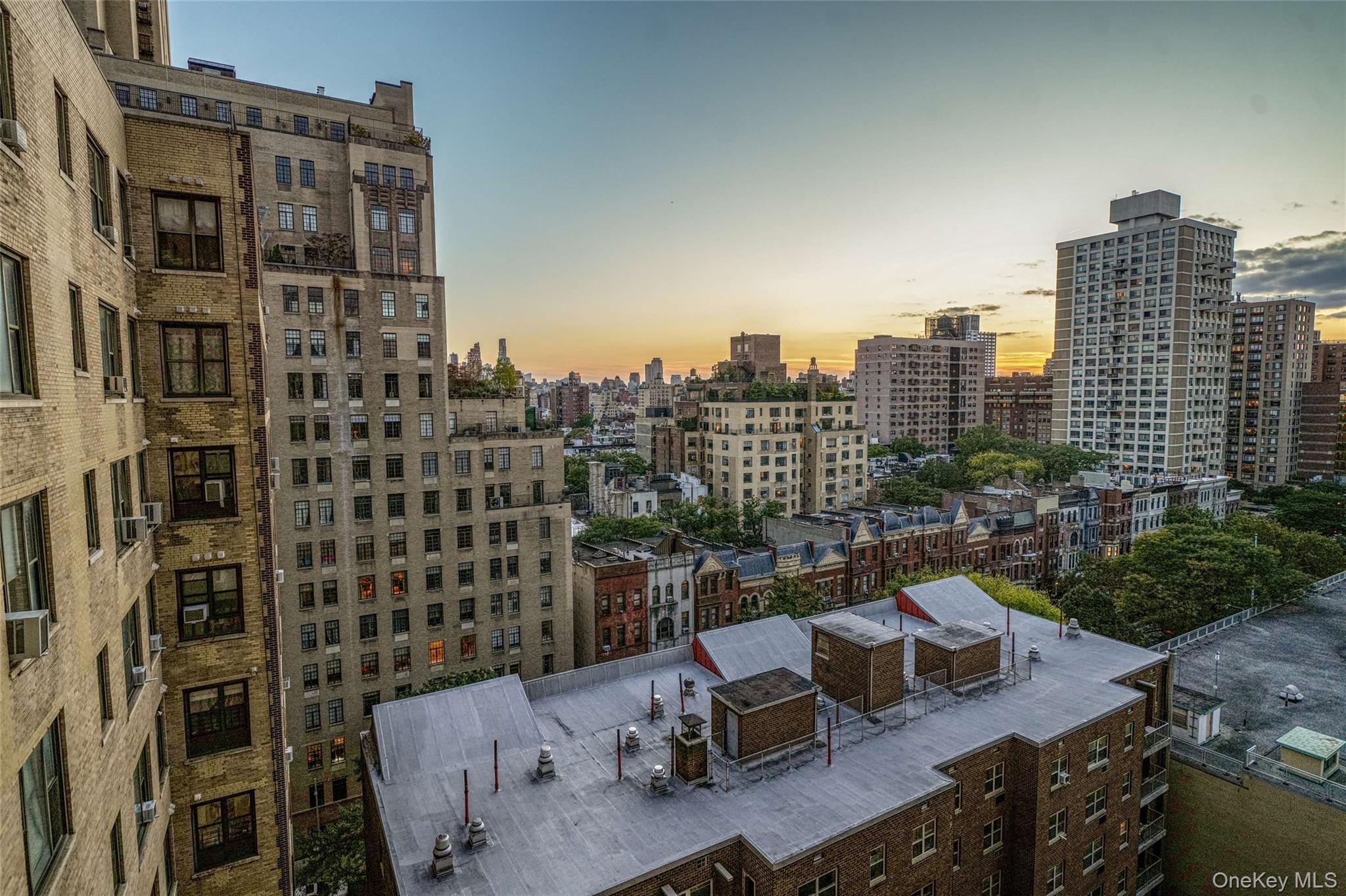 #2 photo, 320 Central Park West, New York (Manhattan) , NY 10025