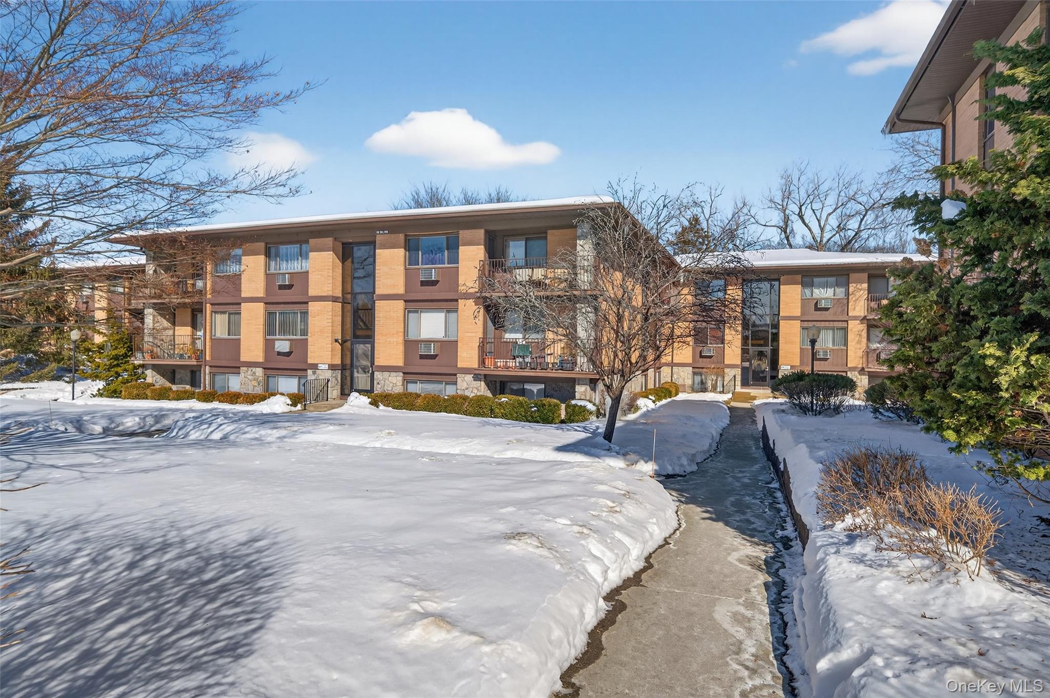 #1 photo, 10 Oakwood Terrace, New Windsor , NY 12553