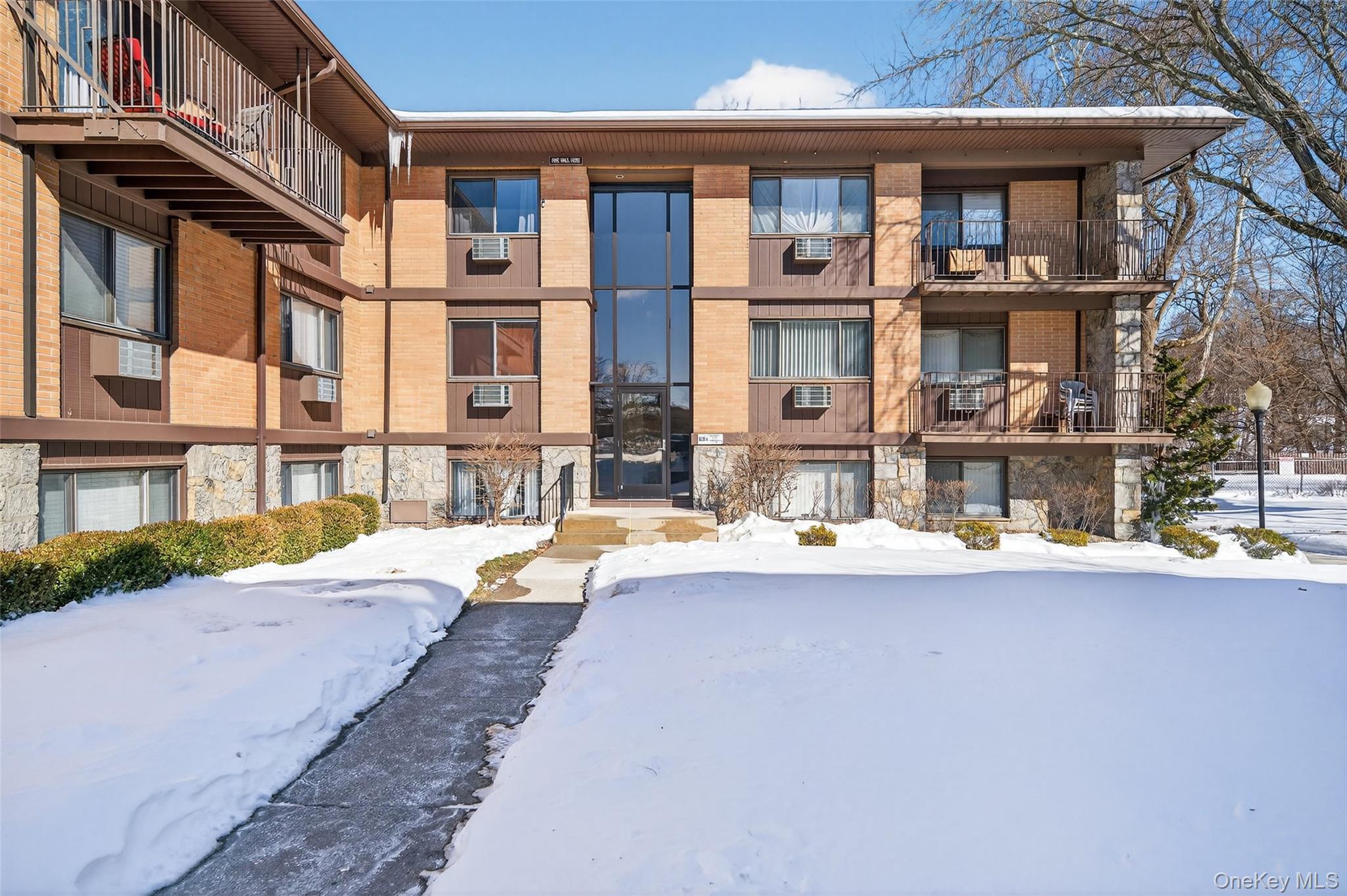 #2 photo, 10 Oakwood Terrace, New Windsor , NY 12553