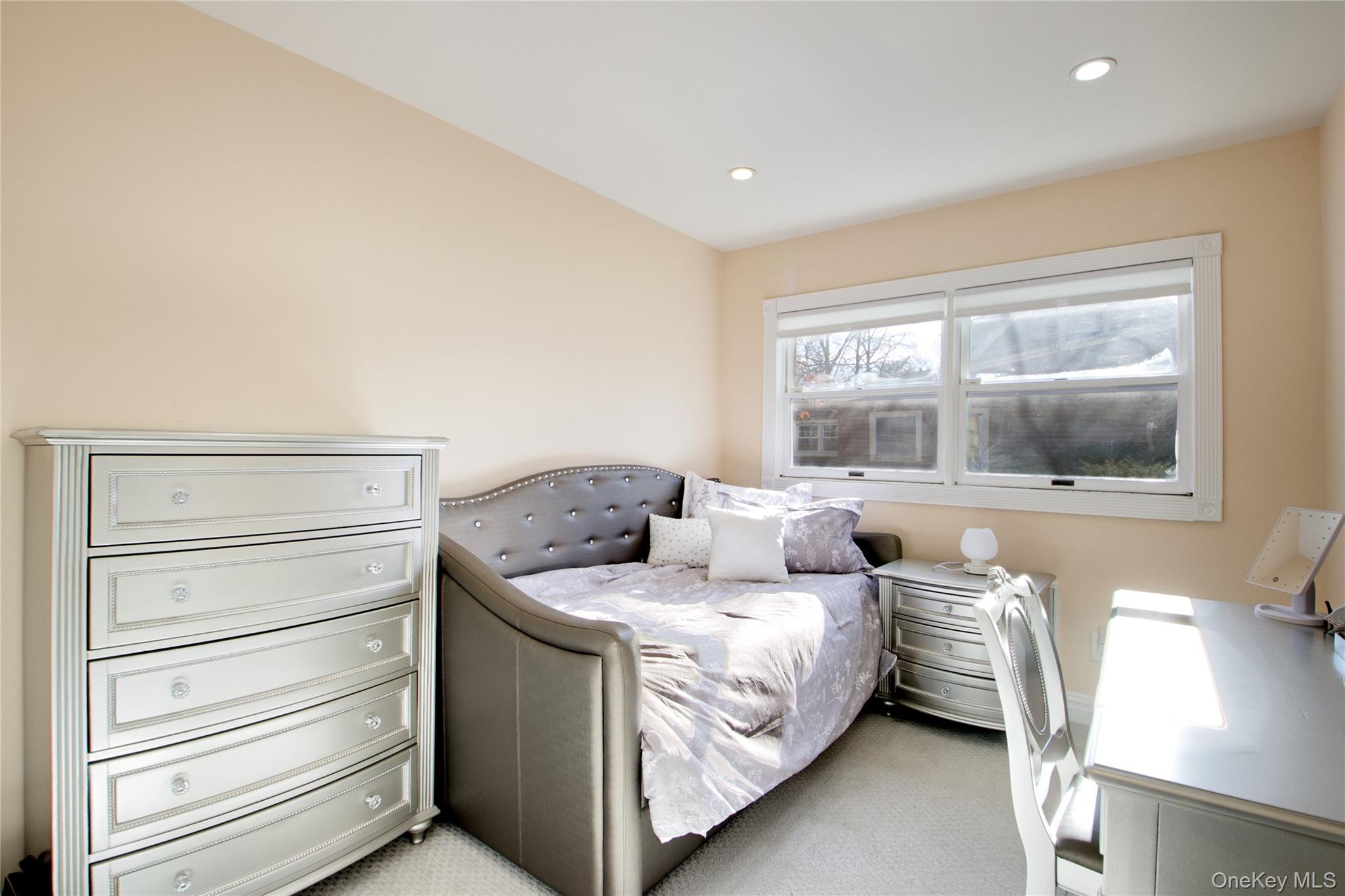 #14 photo, 26 Midland Road, East Hills , NY 11577