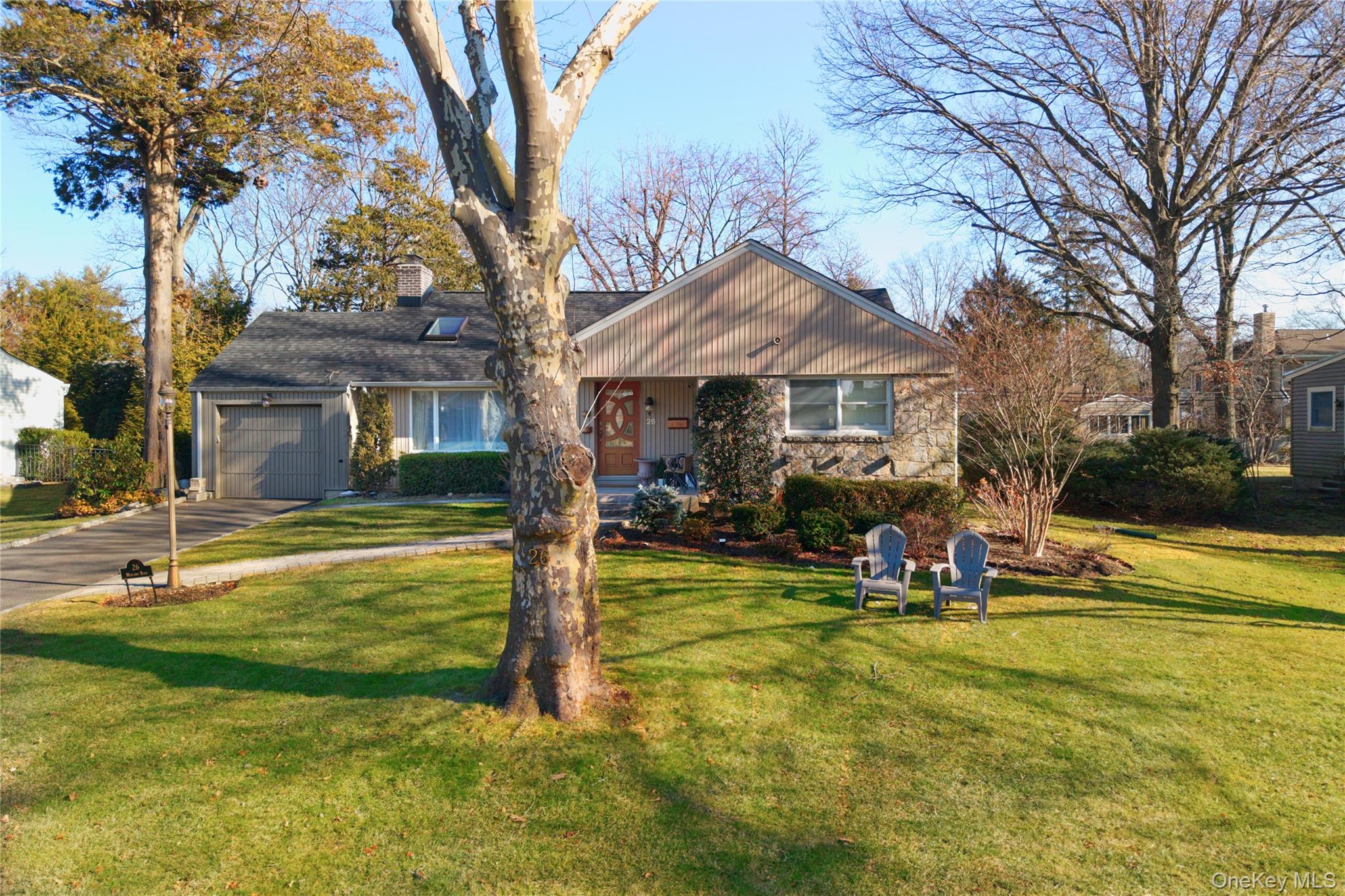 #2 photo, 26 Midland Road, East Hills , NY 11577