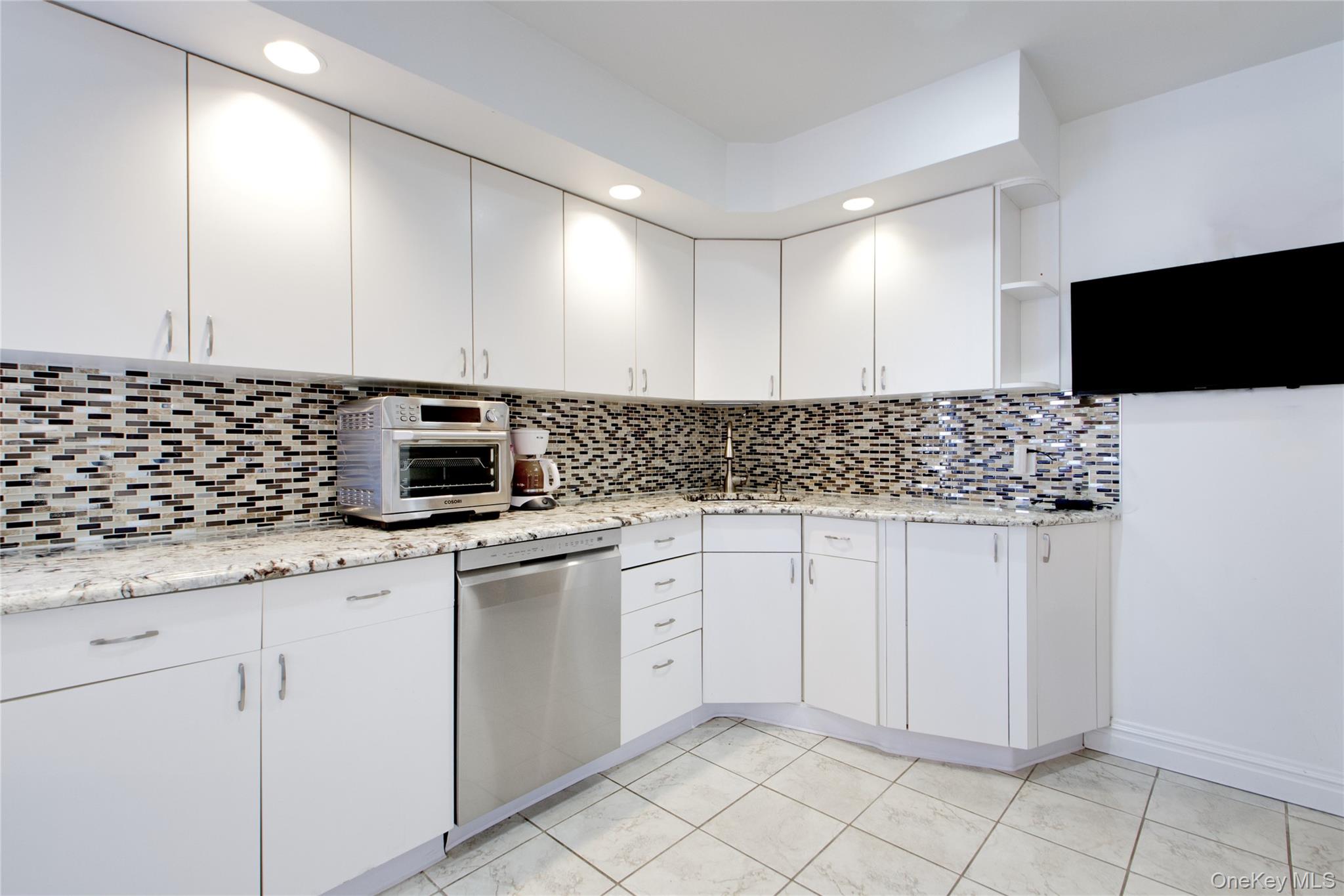 #8 photo, 26 Midland Road, East Hills , NY 11577