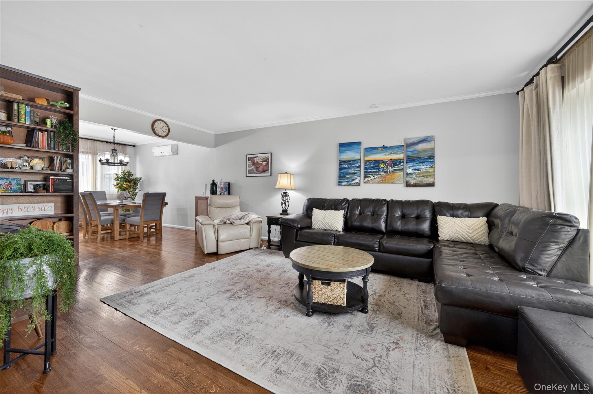 #4 photo, 867 Duncan Drive, Westbury , NY 11590