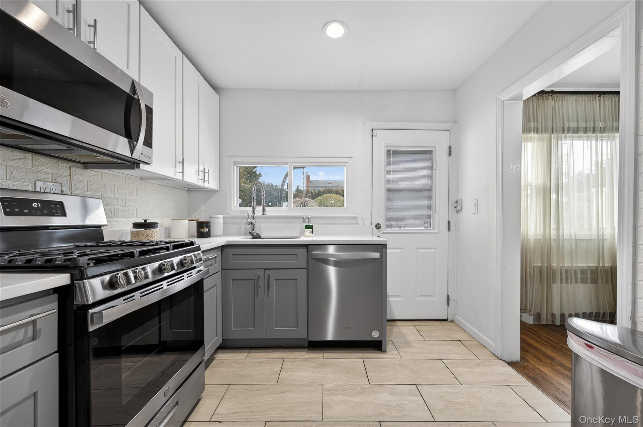 #7 photo, 867 Duncan Drive, Westbury , NY 11590