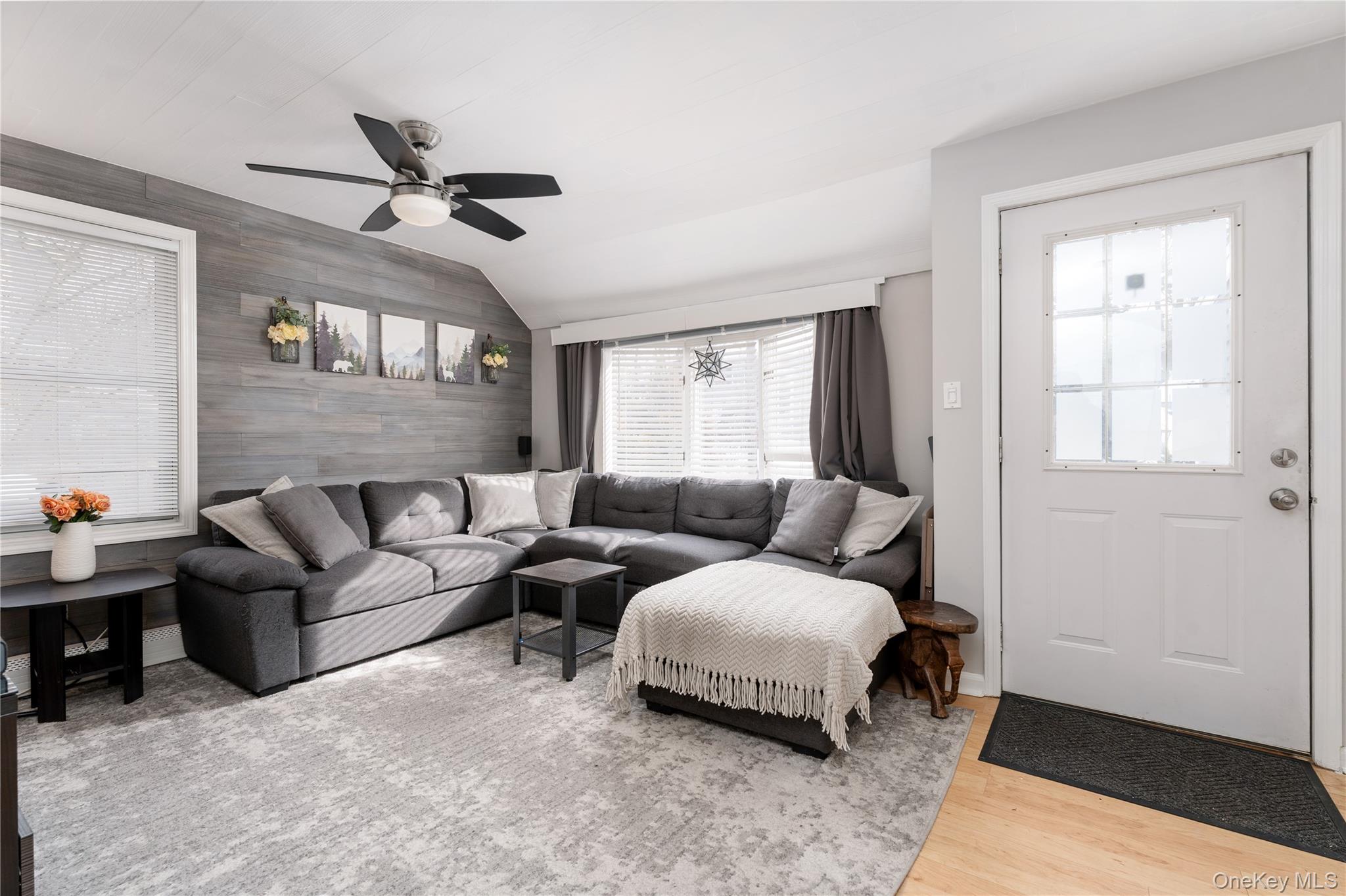 #4 photo, 19 Belmont Road, सफ़ोक काउंटी Sound Beach , NY 11789