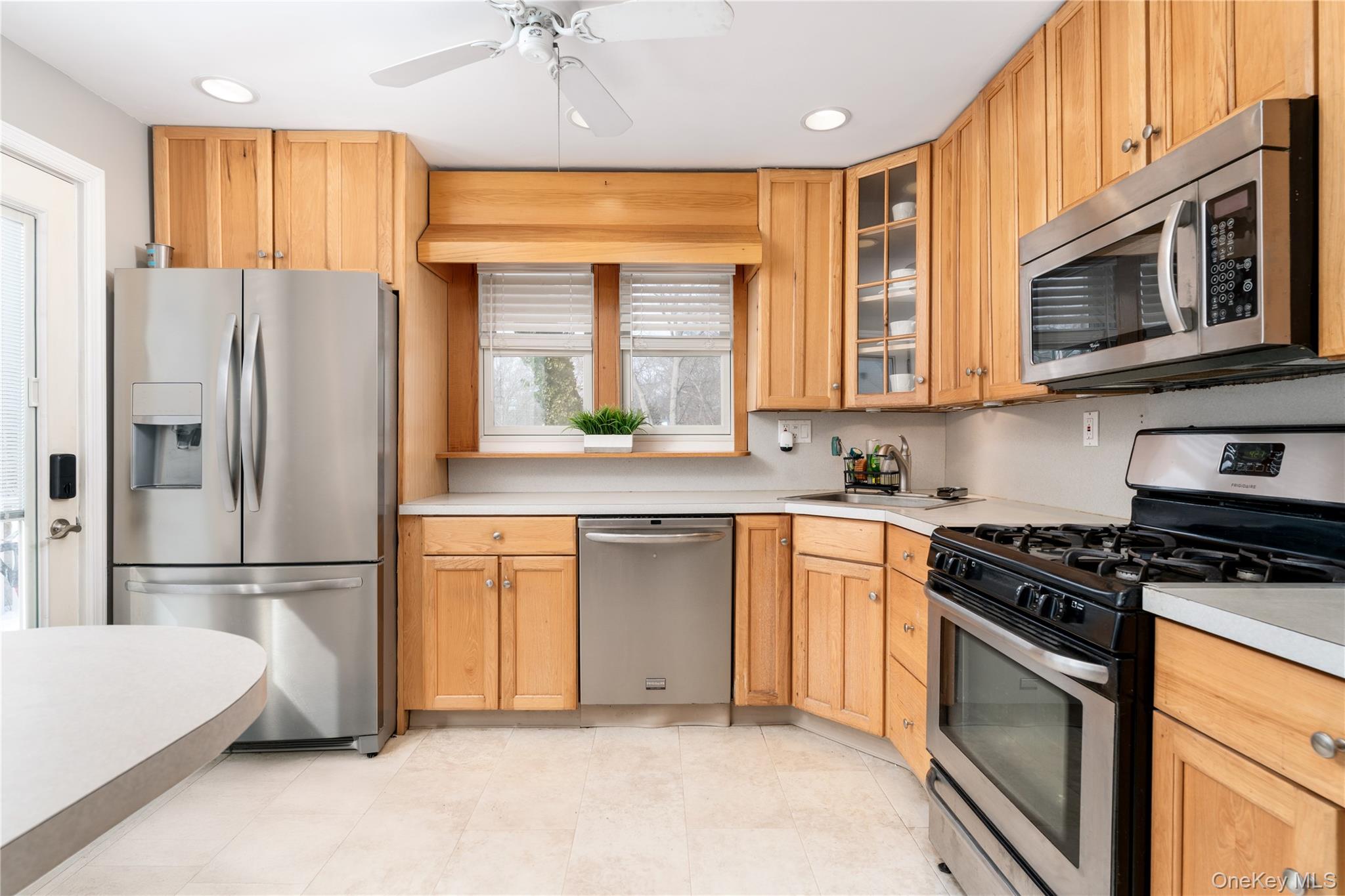 #6 photo, 19 Belmont Road, सफ़ोक काउंटी Sound Beach , NY 11789