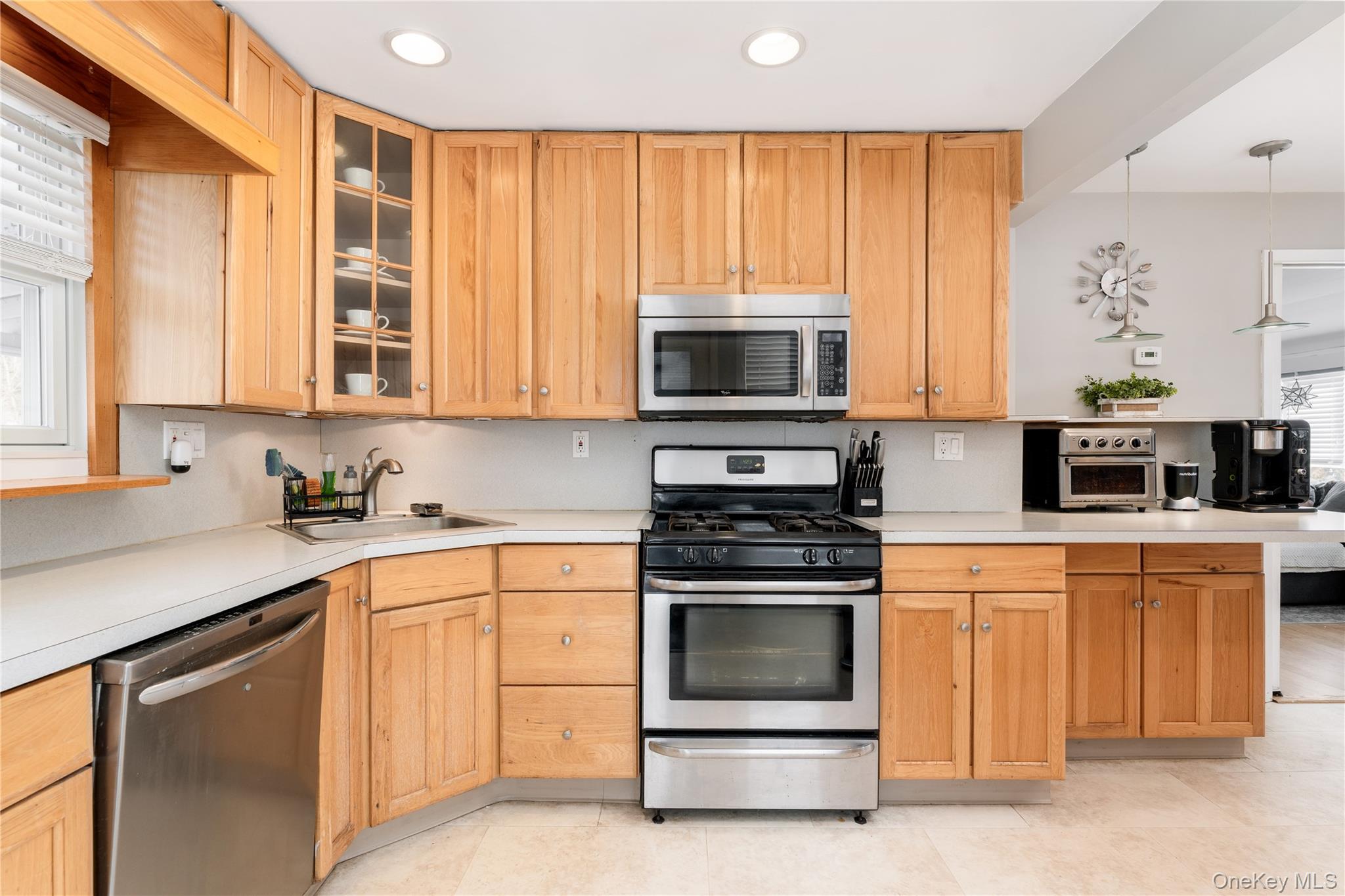 #7 photo, 19 Belmont Road, सफ़ोक काउंटी Sound Beach , NY 11789