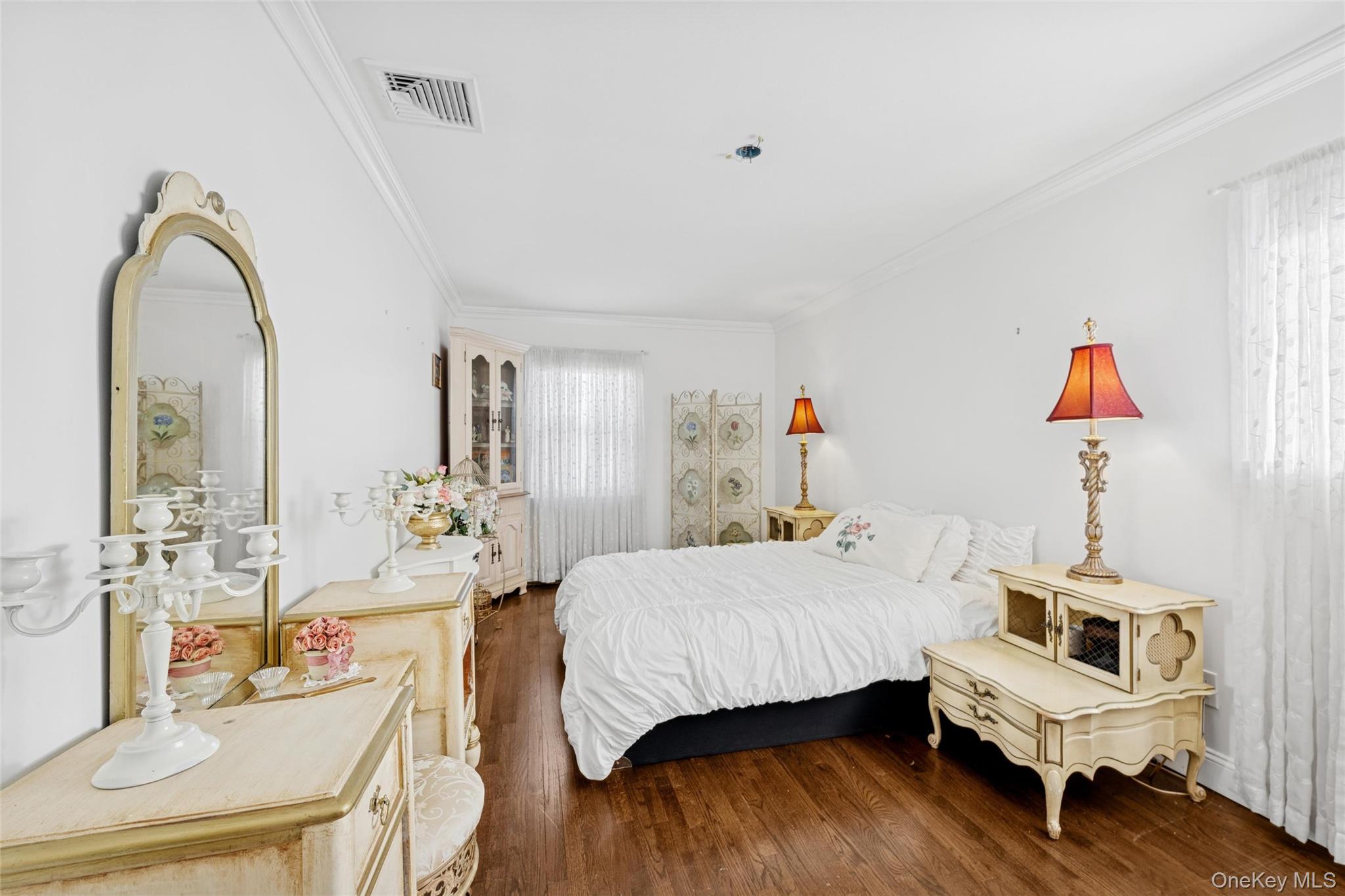 #17 photo, 130 Oakview Avenue, Farmingdale , NY 11735