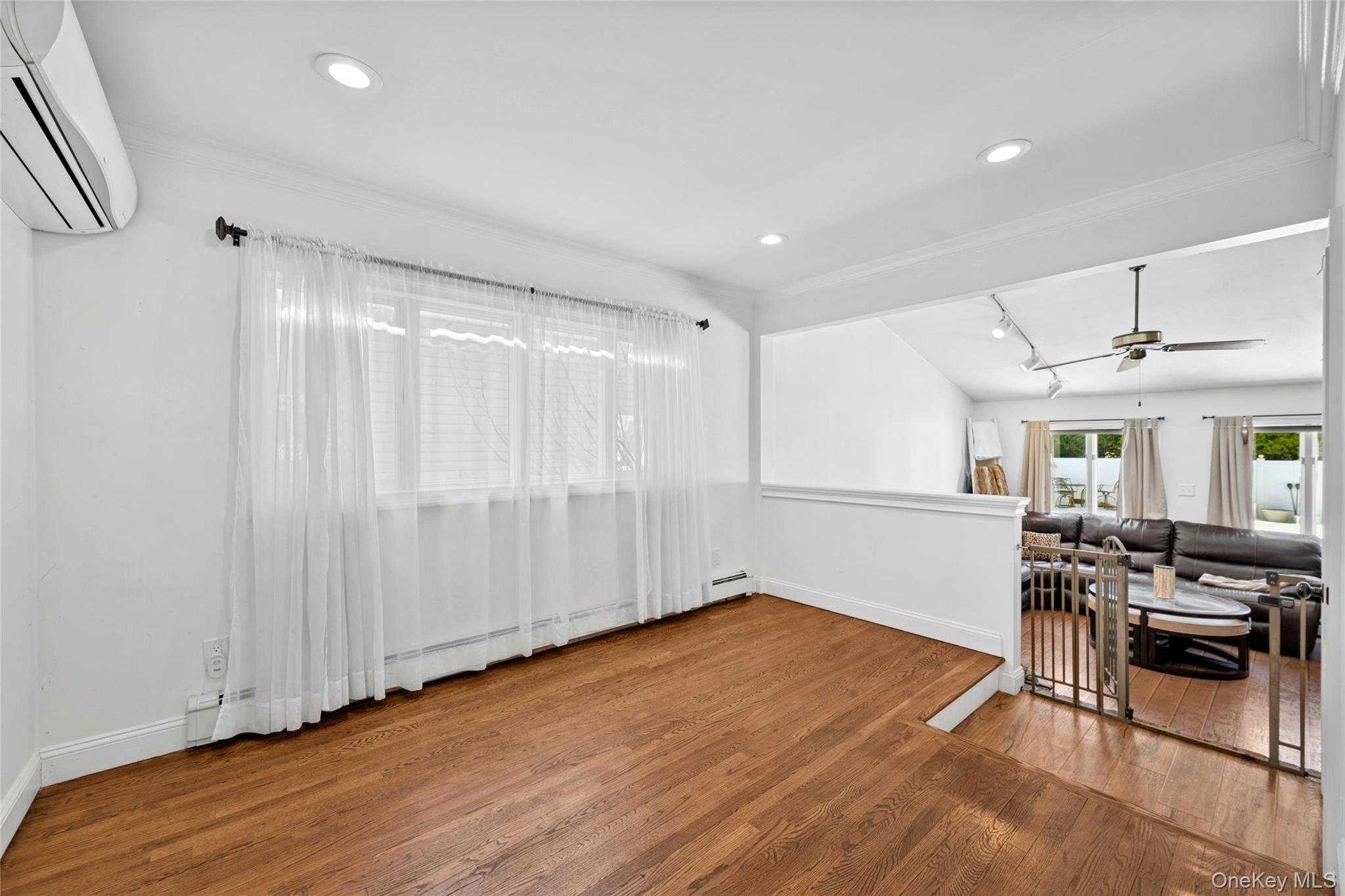 #7 photo, 130 Oakview Avenue, Farmingdale , NY 11735