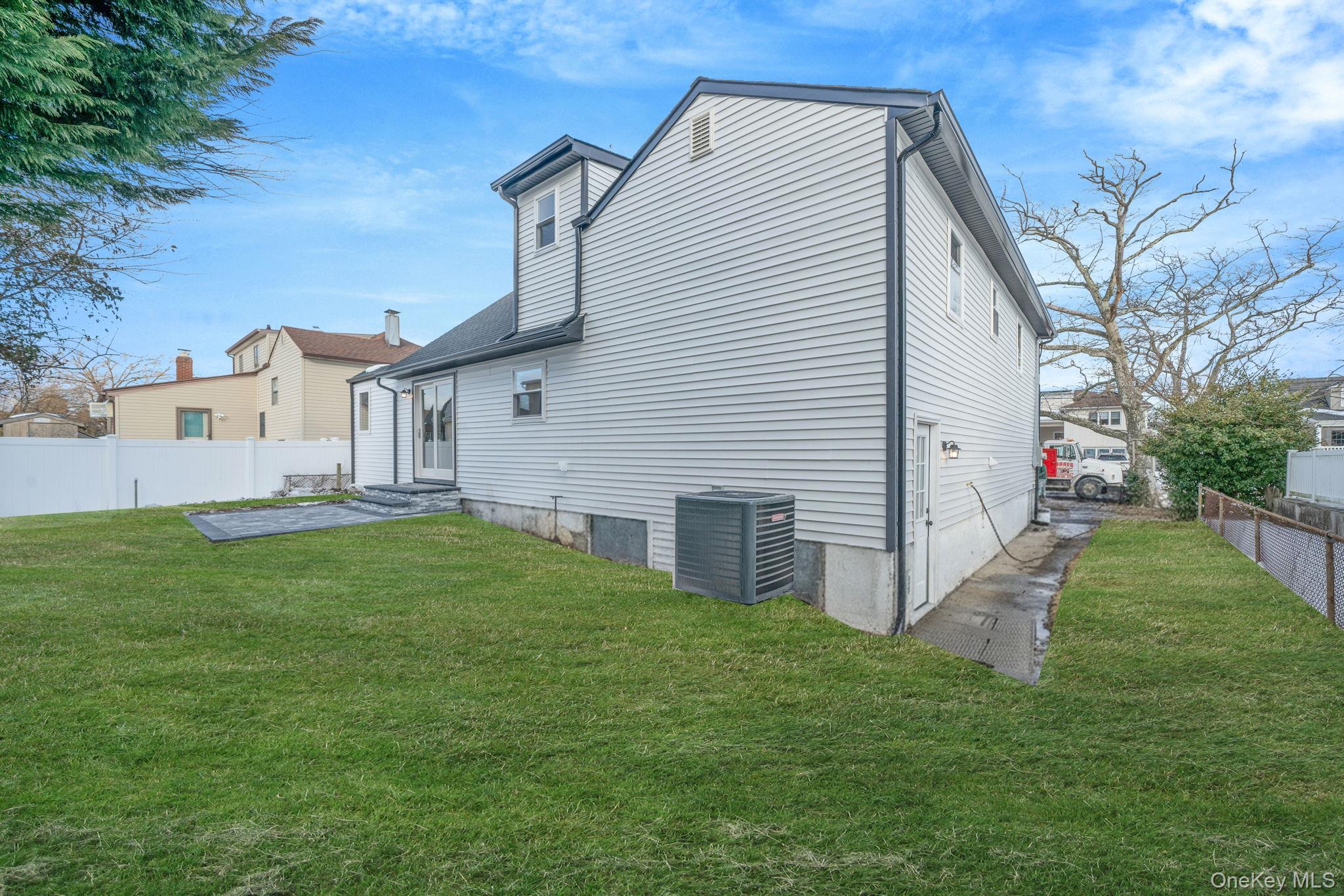 #4 photo, 233 Harrison Avenue, Island Park , NY 11558