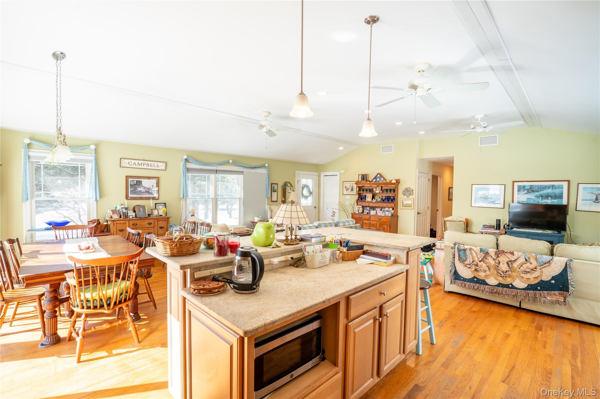 #3 photo, 1545 E Gillette Drive, Саффолк ‖ East Marion , NY 11939