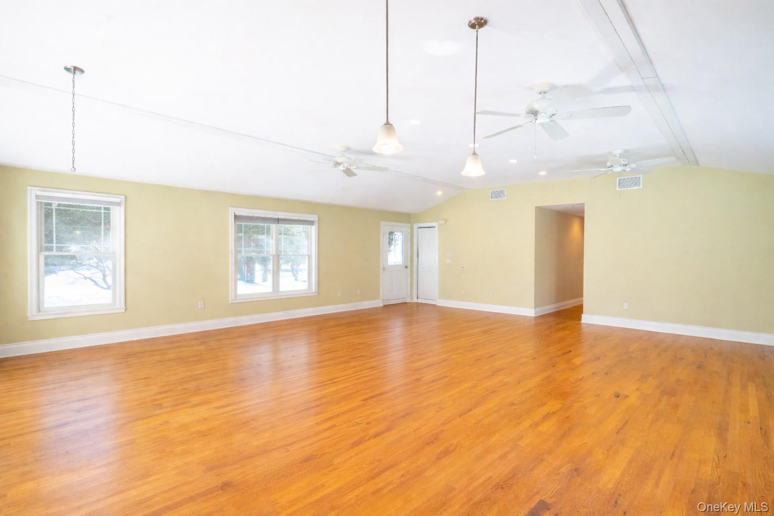 #4 photo, 1545 E Gillette Drive, Саффолк ‖ East Marion , NY 11939