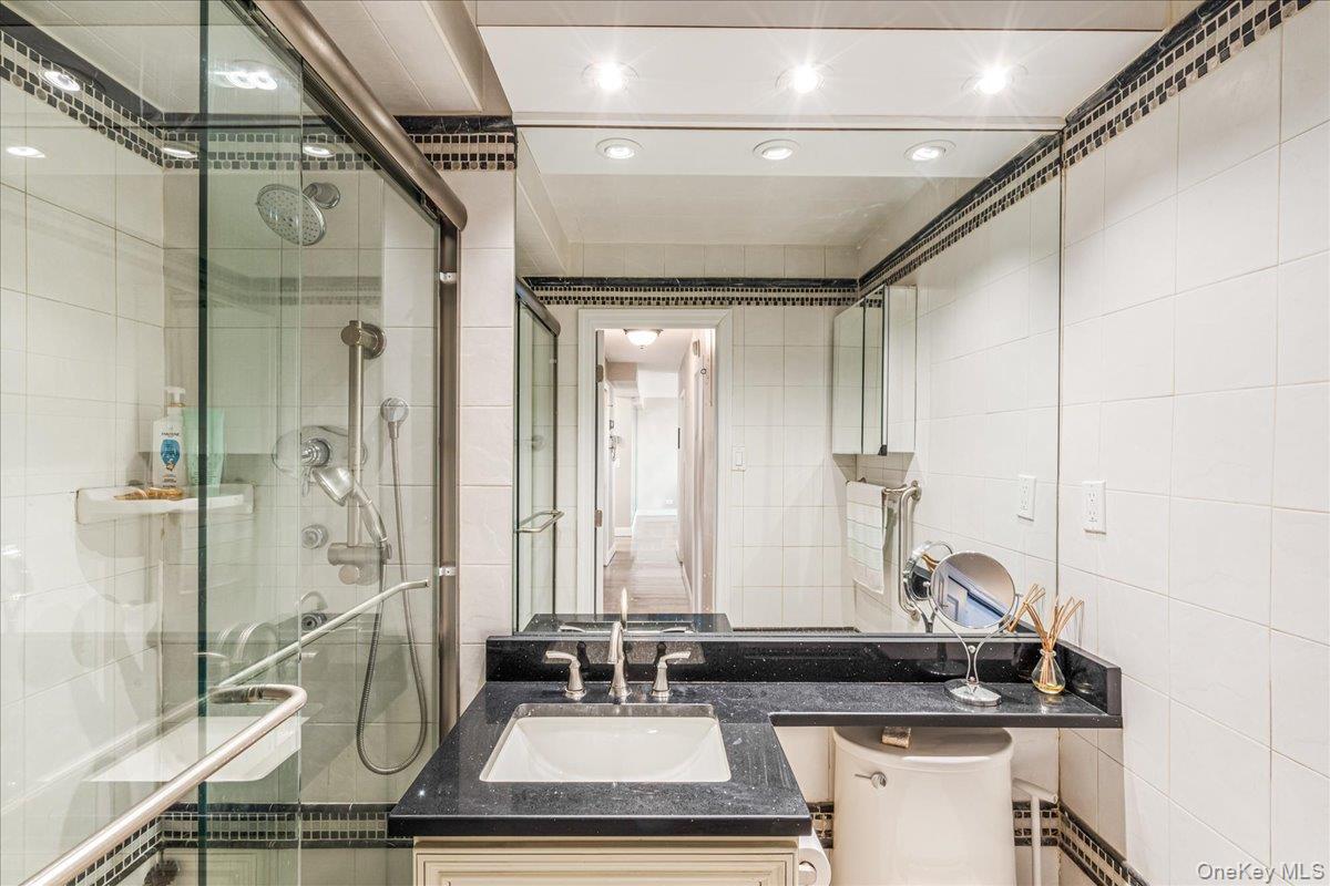 #16 photo, 17-85 215th Street, কুইন্‌স Bayside , NY 11360