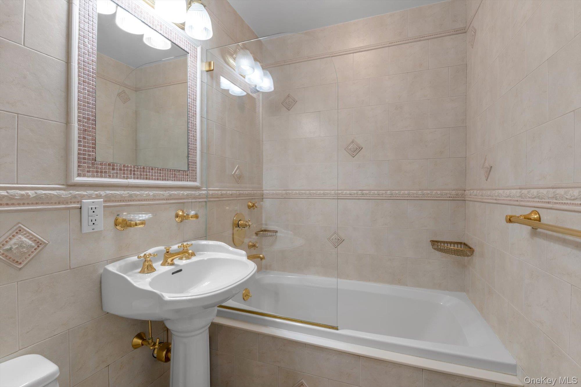 #16 photo, 100 Baker Court, Island Park , NY 11558