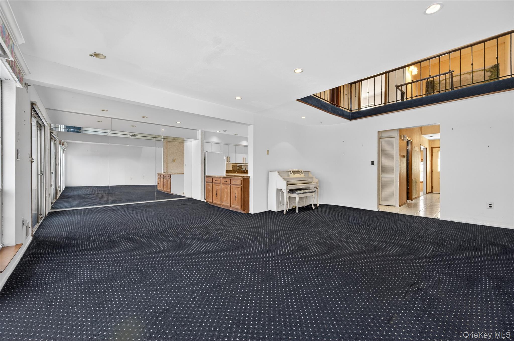 #10 photo, 61 Estate Court, Woodbury , NY 11797