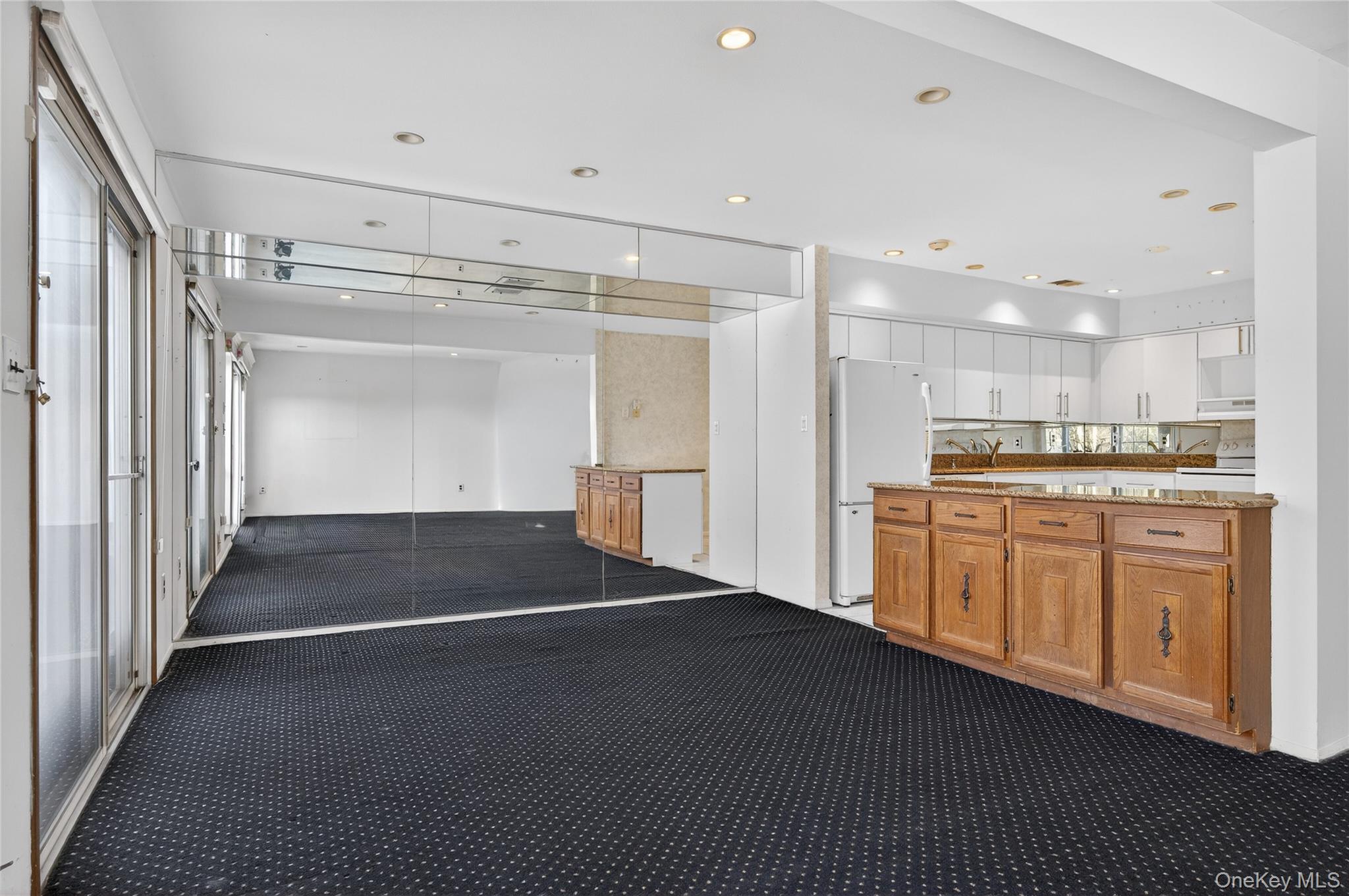 #11 photo, 61 Estate Court, Woodbury , NY 11797