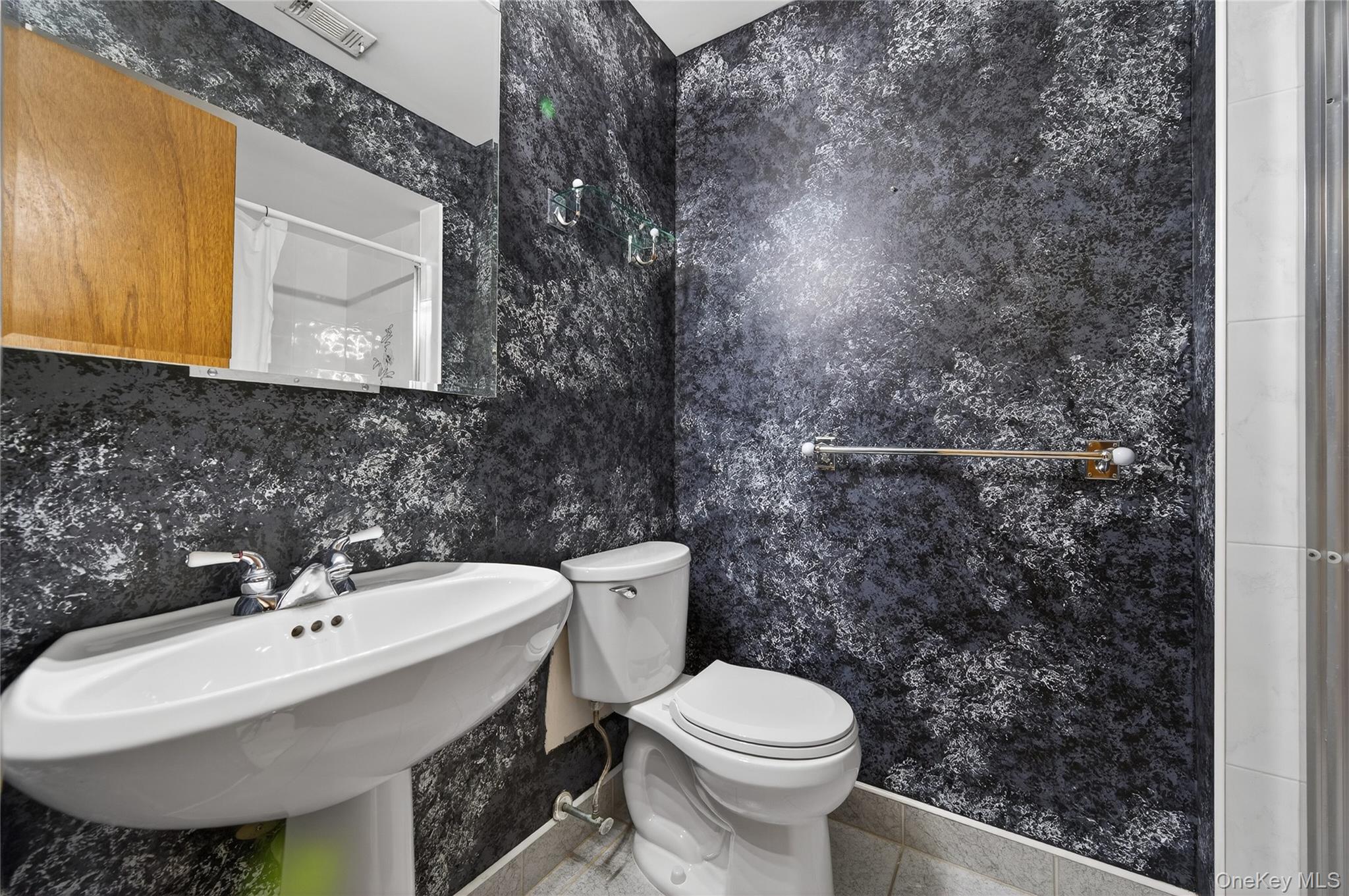 #12 photo, 61 Estate Court, Woodbury , NY 11797