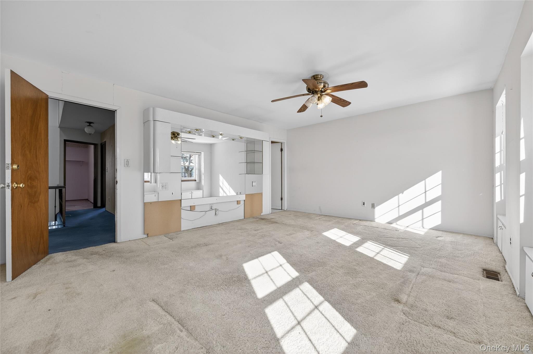 #14 photo, 61 Estate Court, Woodbury , NY 11797