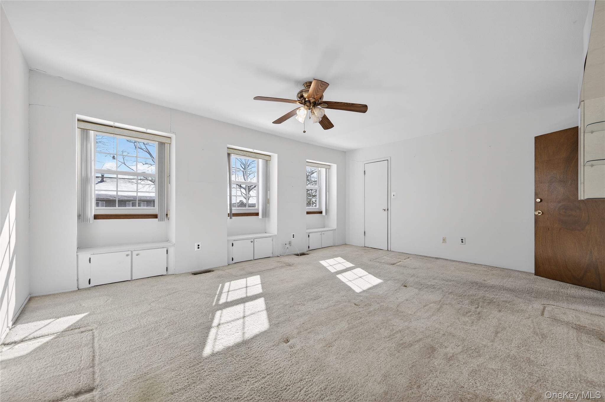 #15 photo, 61 Estate Court, Woodbury , NY 11797