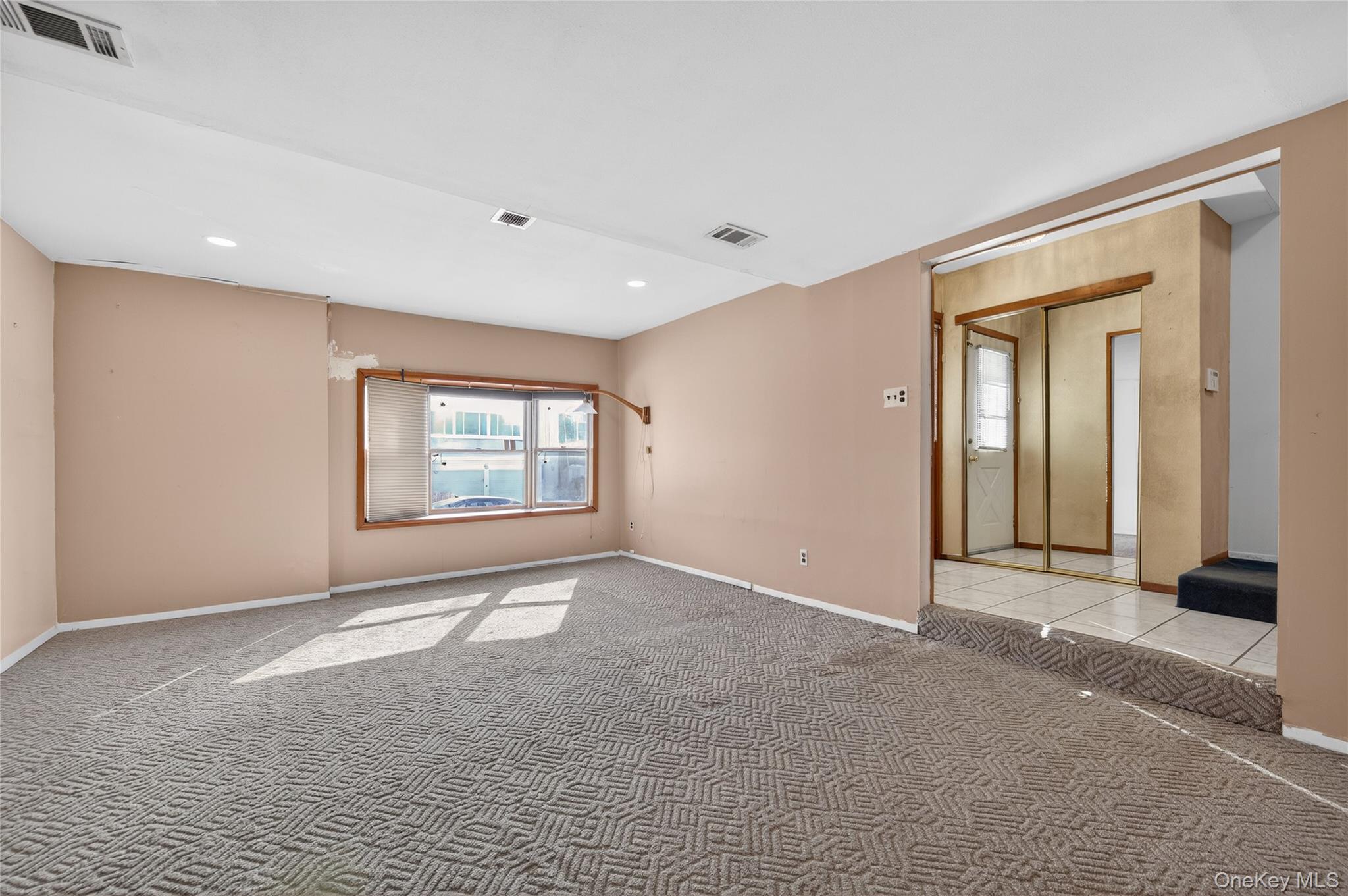 #3 photo, 61 Estate Court, Woodbury , NY 11797