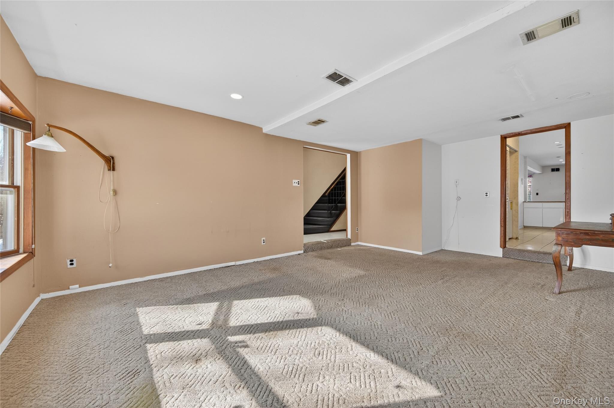 #4 photo, 61 Estate Court, Woodbury , NY 11797