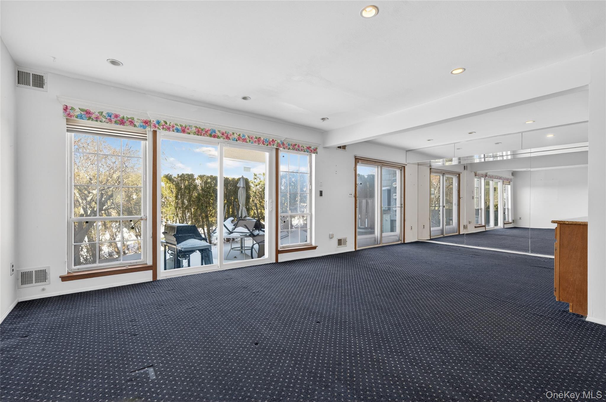 #9 photo, 61 Estate Court, Woodbury , NY 11797