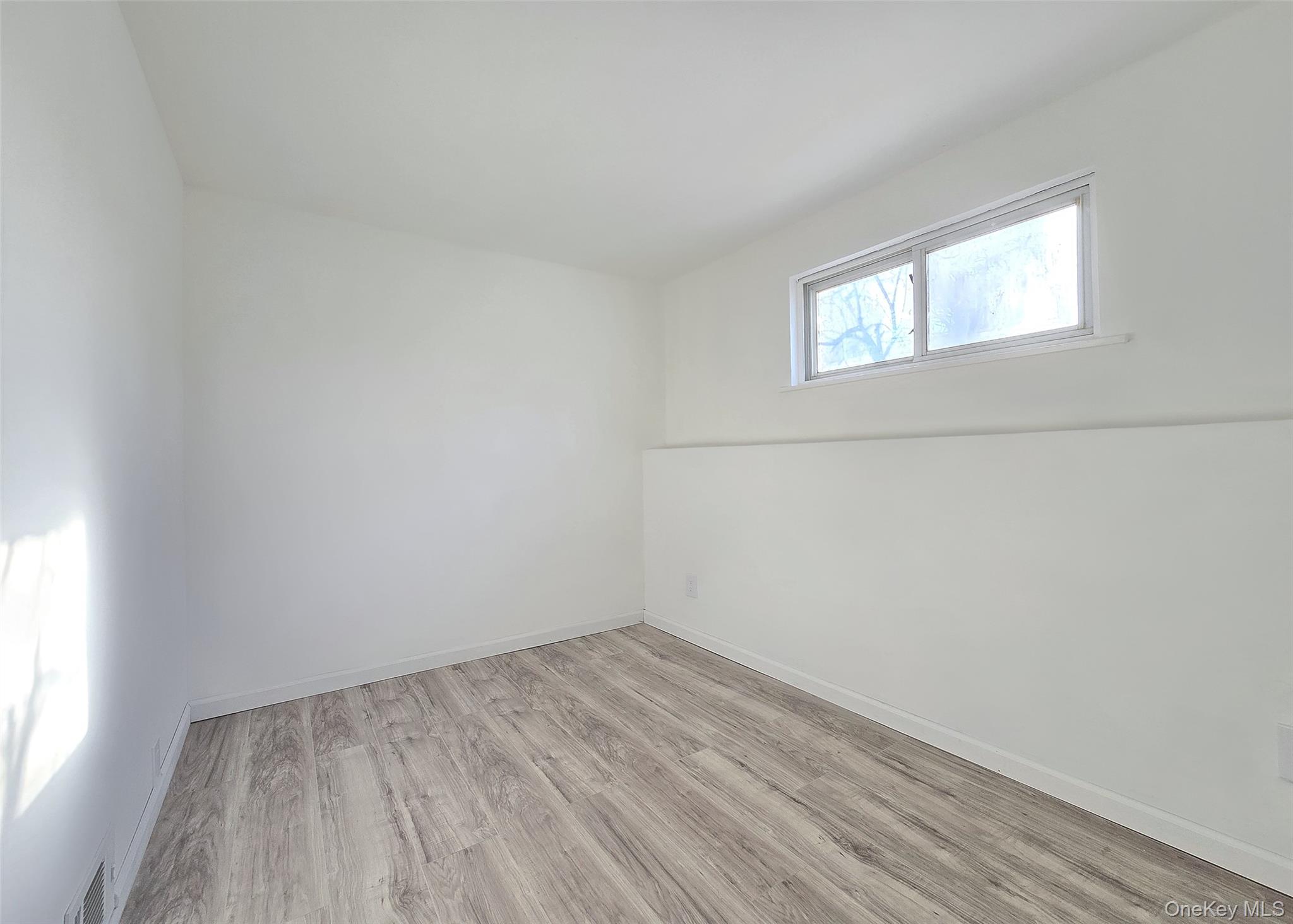 #14 photo, 19 University Drive, 롱 아일랜드 Ronkonkoma , NY 11779