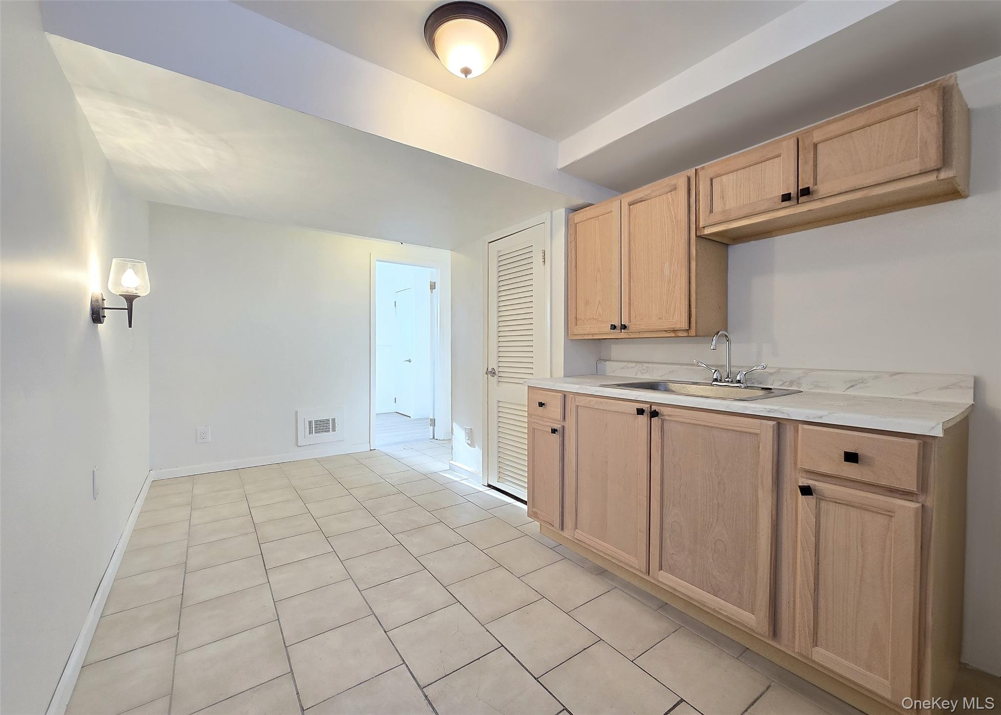 #15 photo, 19 University Drive, 롱 아일랜드 Ronkonkoma , NY 11779