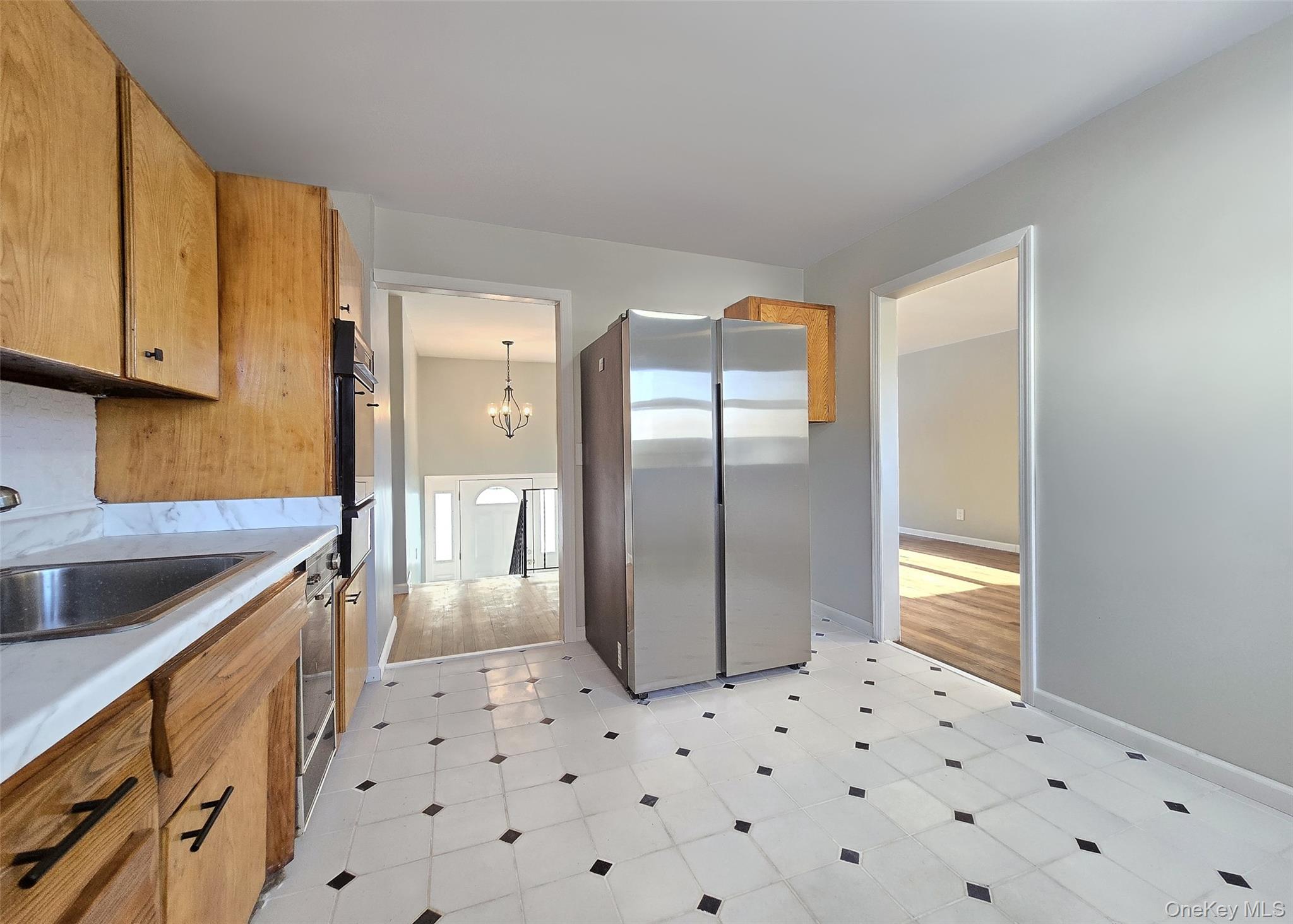 #3 photo, 19 University Drive, 롱 아일랜드 Ronkonkoma , NY 11779