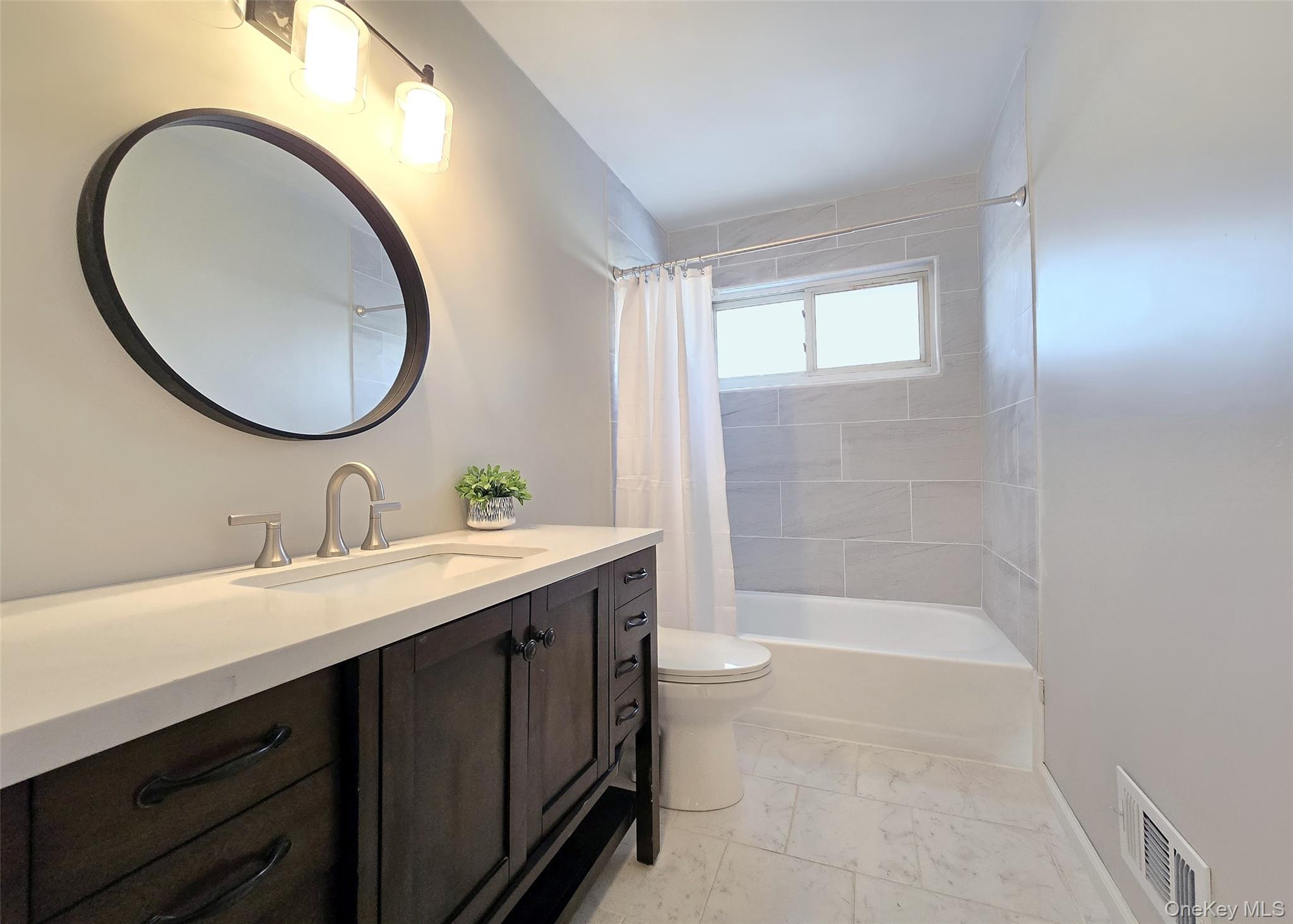 #8 photo, 19 University Drive, 롱 아일랜드 Ronkonkoma , NY 11779