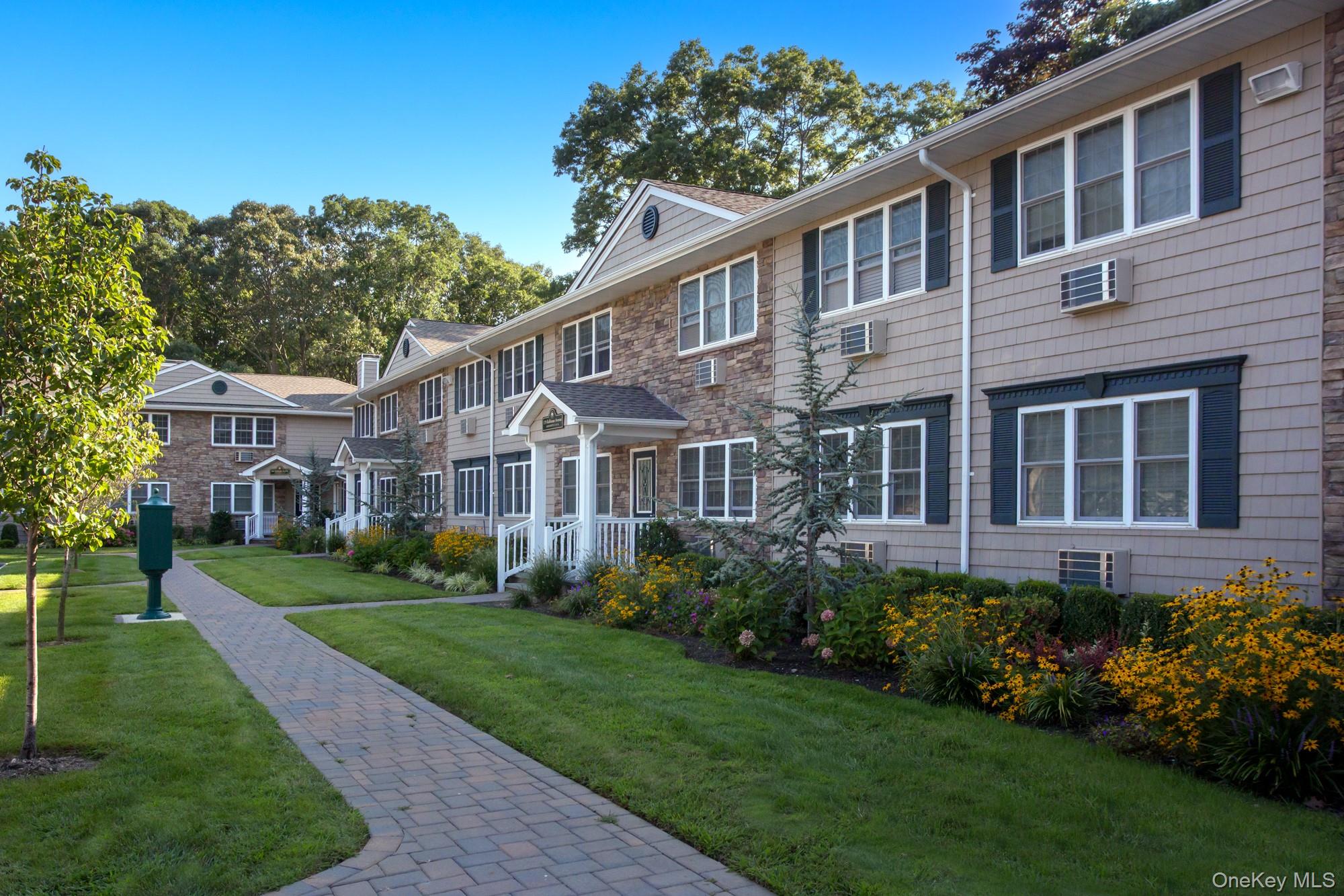 #1 photo, 164 Rollstone Avenue, 롱 아일랜드 West Sayville , NY 11796