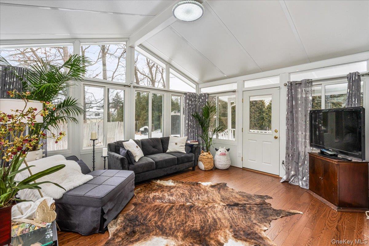 #11 photo, 18 Robert Drive, Саффолк ‖ Huntington , NY 11743