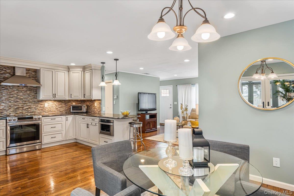 #7 photo, 18 Robert Drive, Саффолк ‖ Huntington , NY 11743