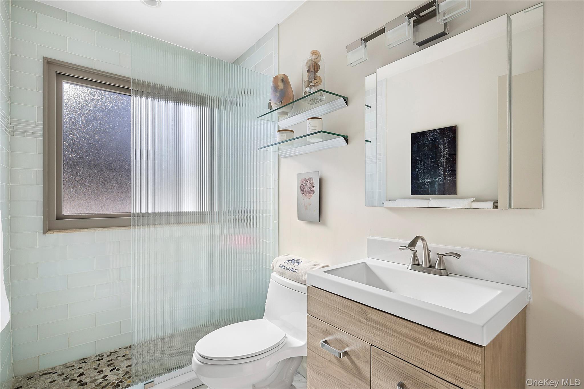 #17 photo, 11 Sandown Court, Wainscott , NY 11975