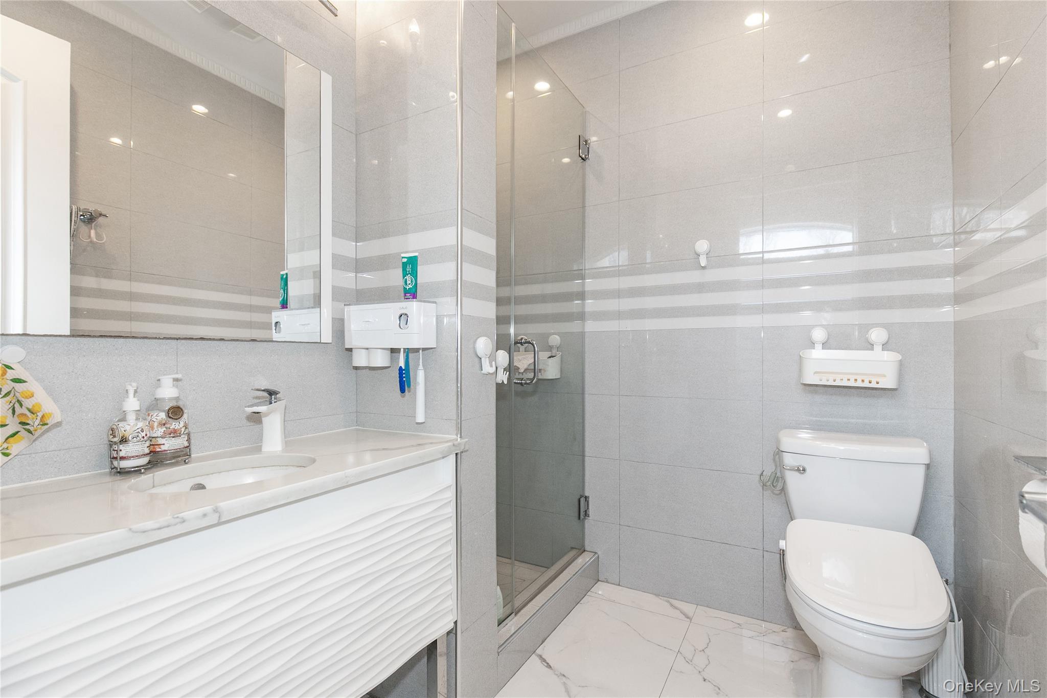 #14 photo, 66 Essex Road, Great Neck , NY 11023