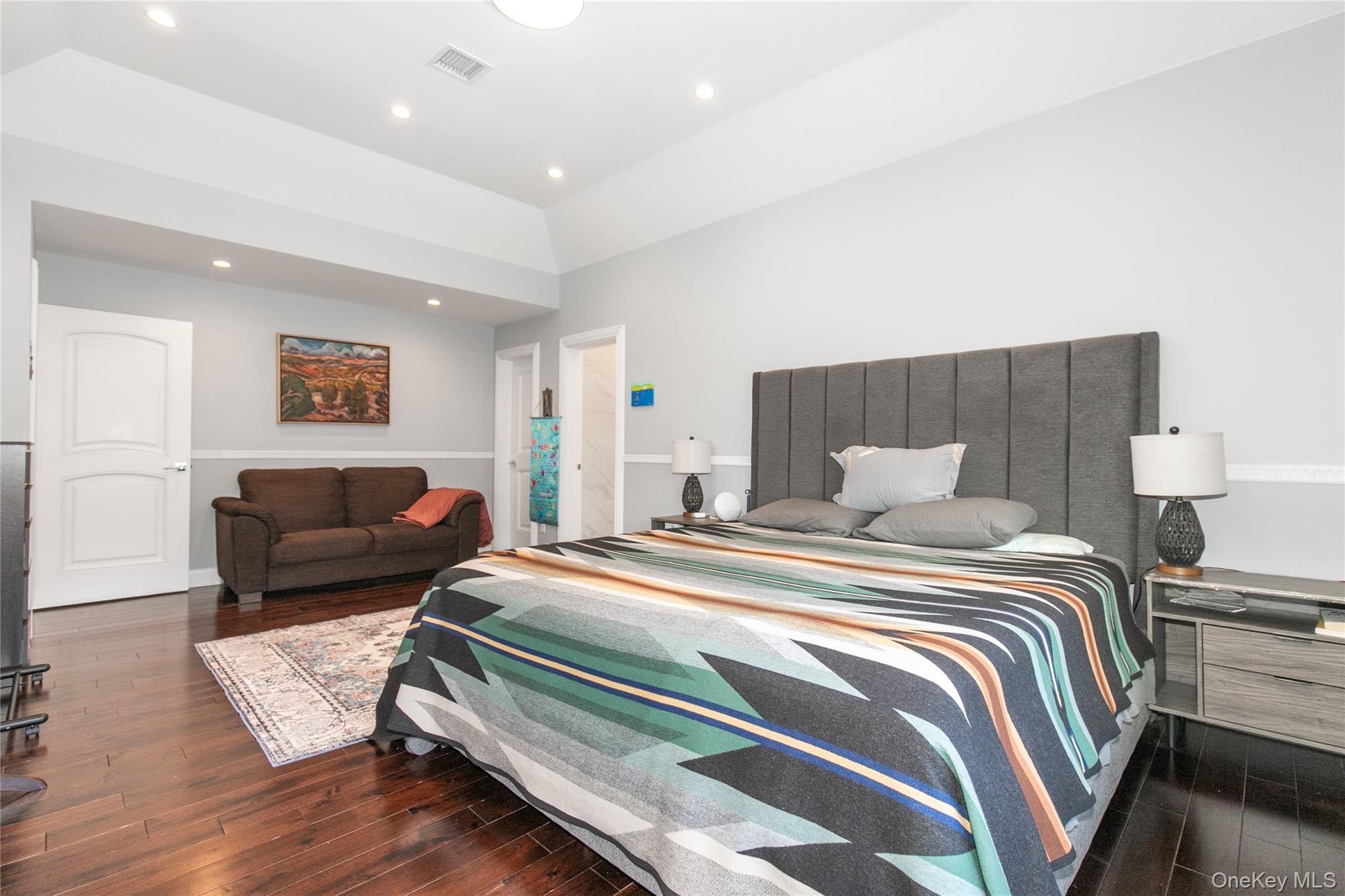 #19 photo, 66 Essex Road, Great Neck , NY 11023