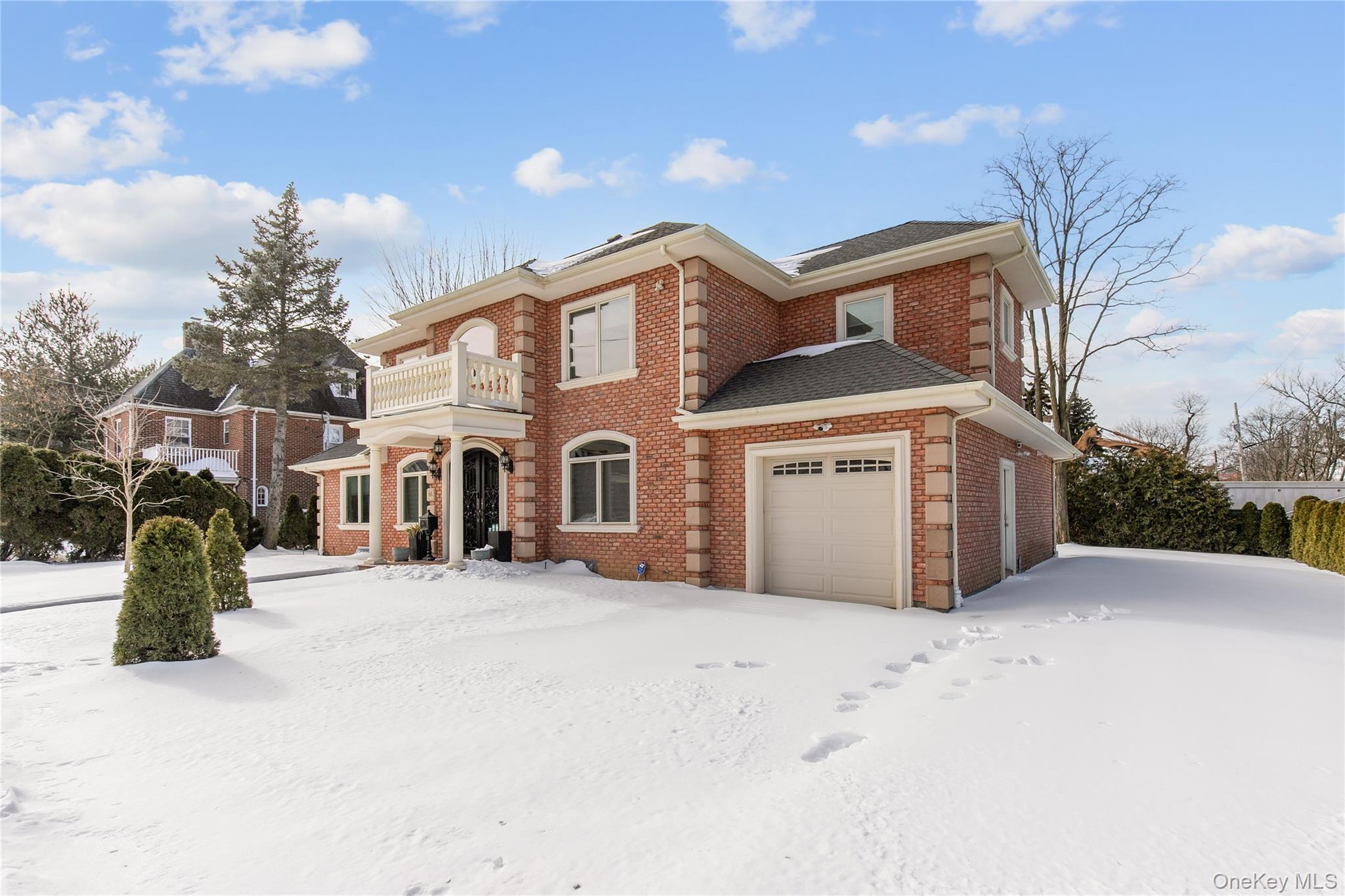 #2 photo, 66 Essex Road, Great Neck , NY 11023