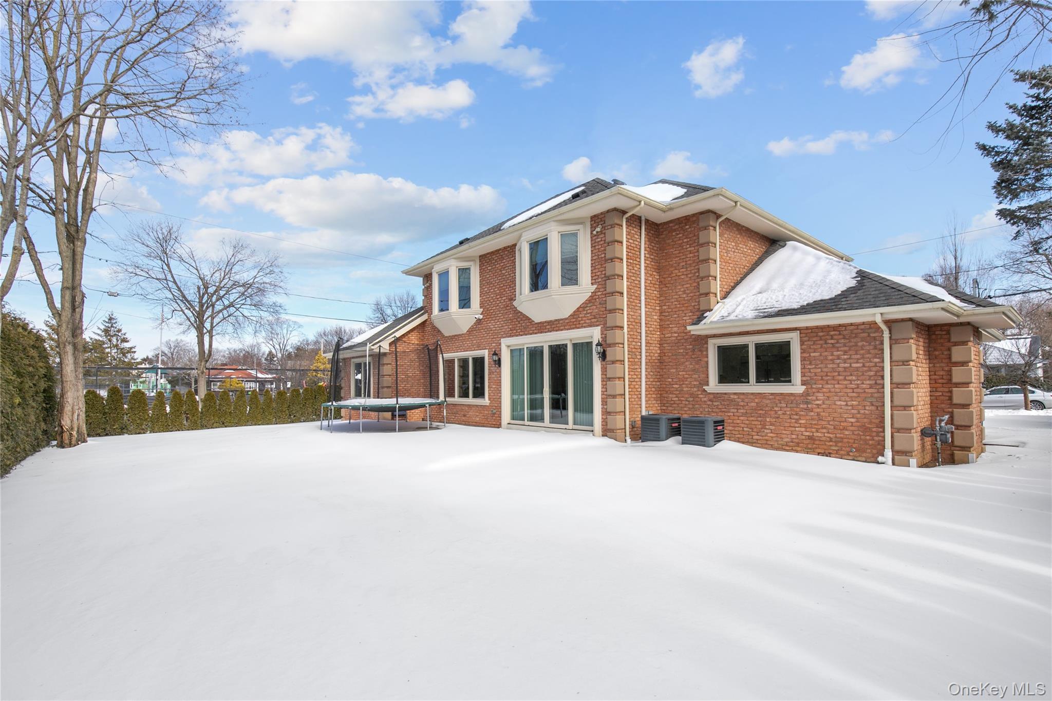 #4 photo, 66 Essex Road, Great Neck , NY 11023