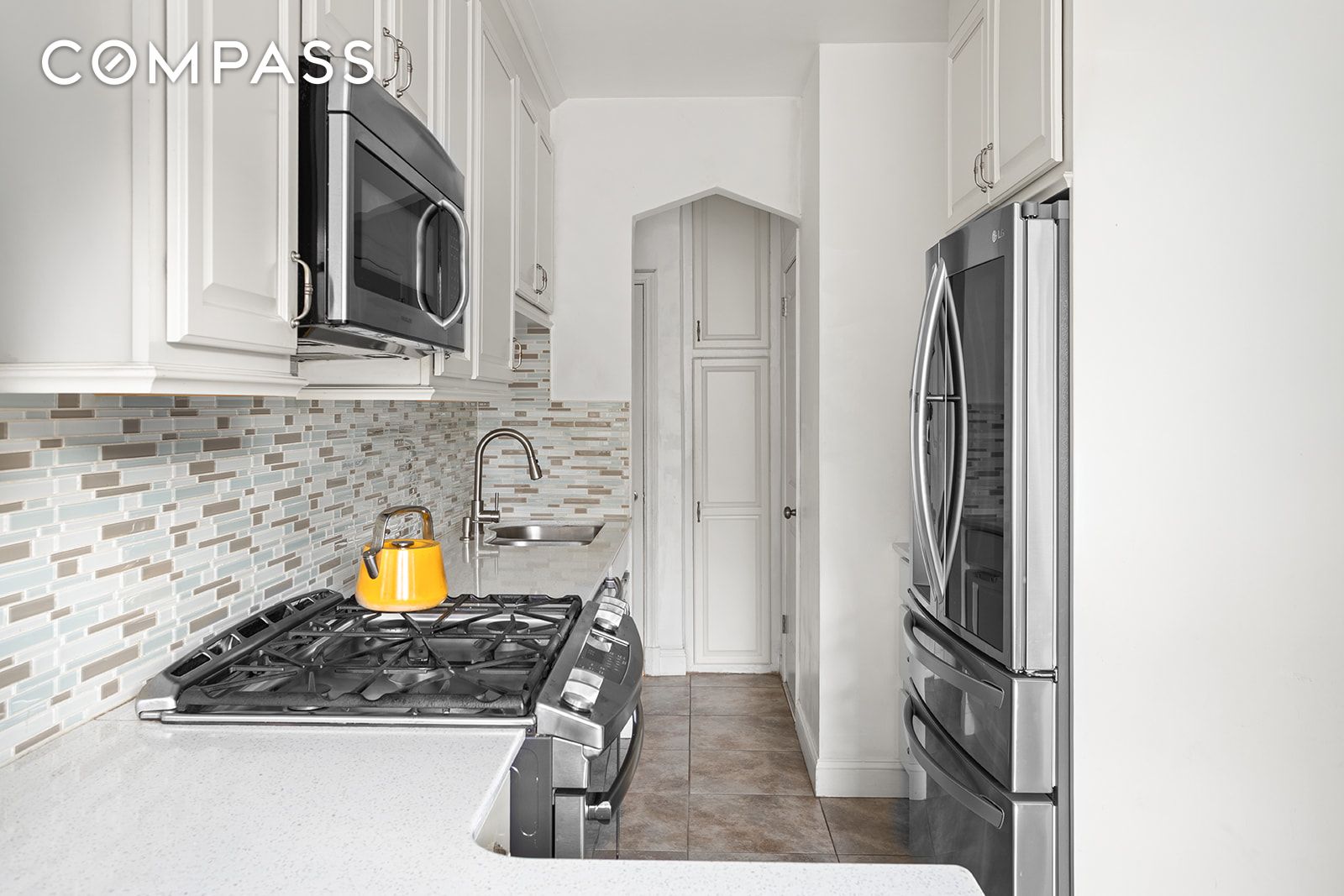 #6 photo, 30-22 88th Street, קווינס Jackson Heights , NY 11369