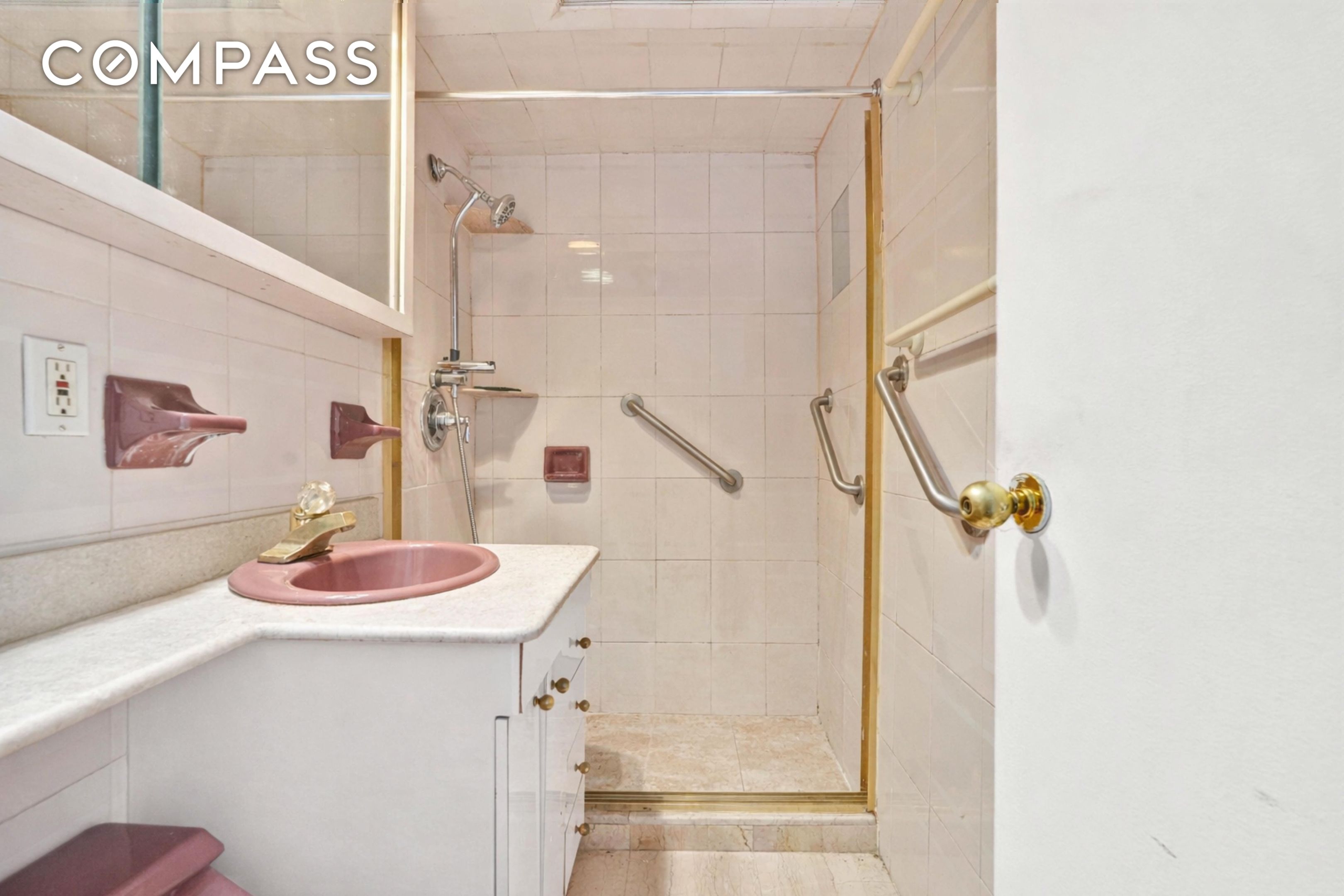 #18 photo, 370 Ocean Parkway, Бруклин ‖ Kensington , NY 11218