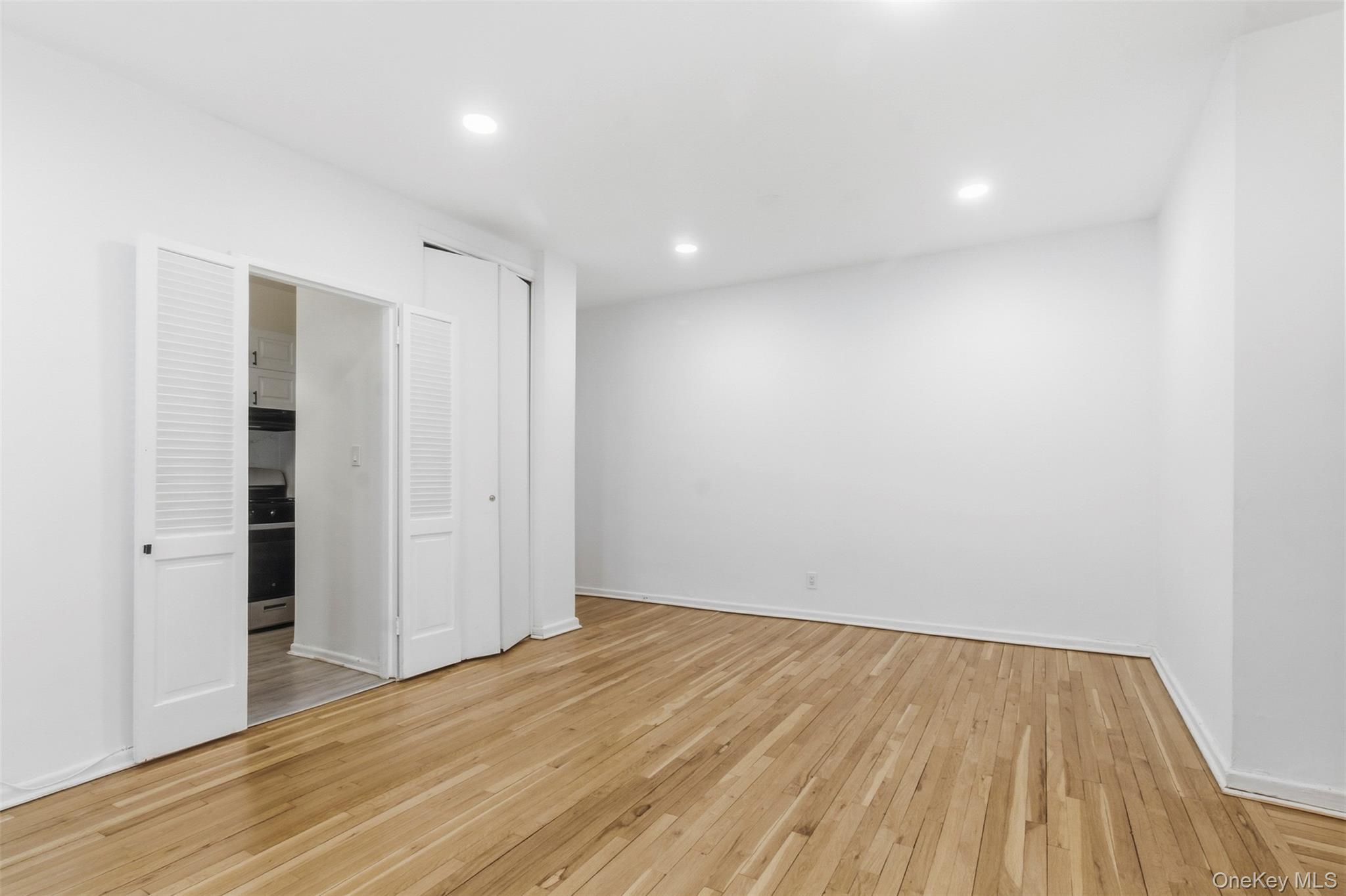 #11 photo, 1015 Old Post Road, Mamaroneck , NY 10543