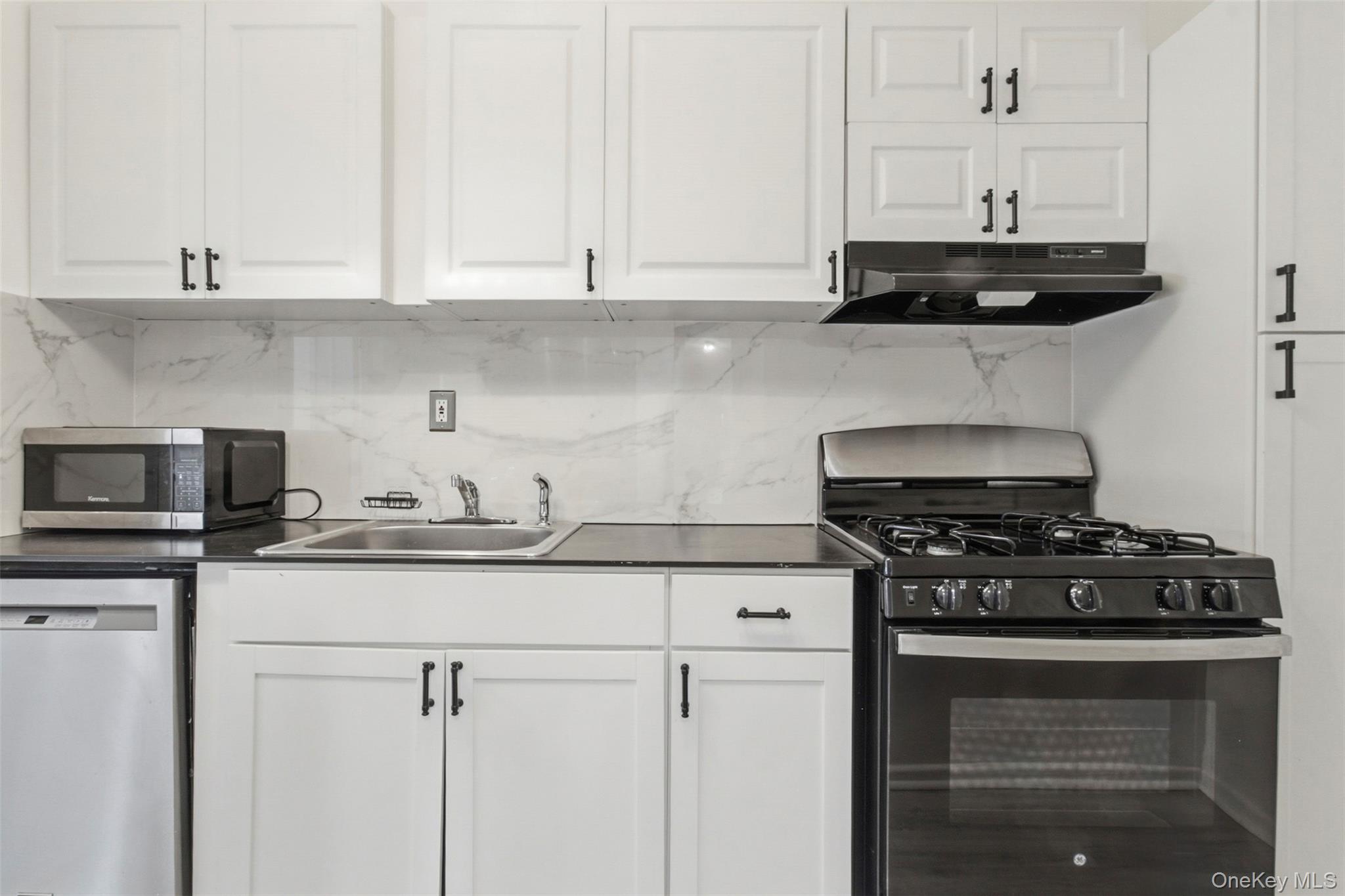 #16 photo, 1015 Old Post Road, Mamaroneck , NY 10543