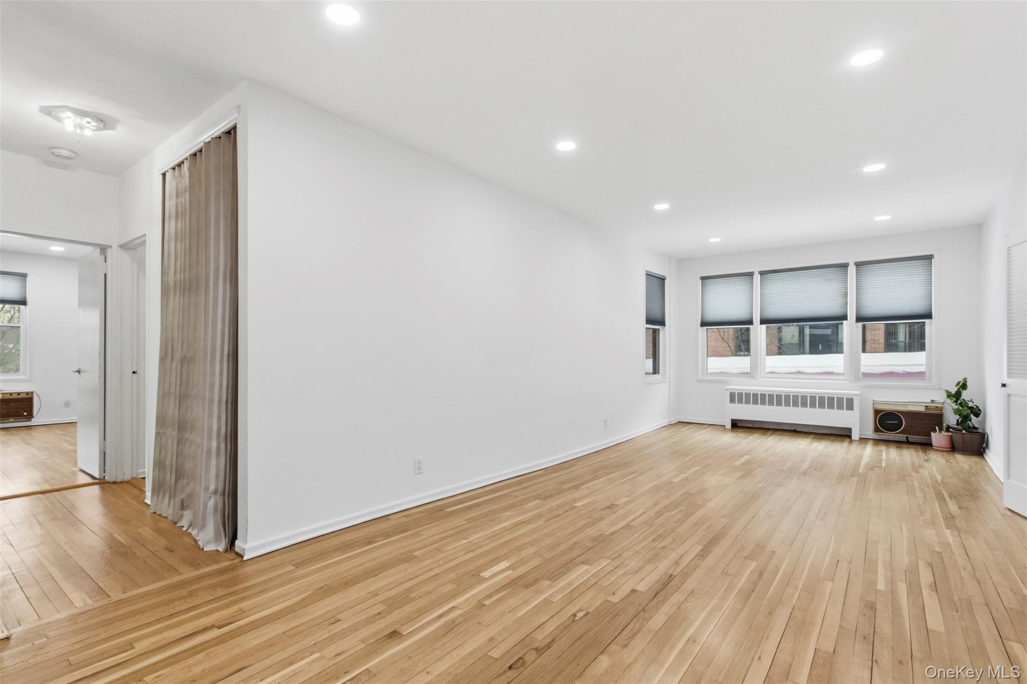 #6 photo, 1015 Old Post Road, Mamaroneck , NY 10543