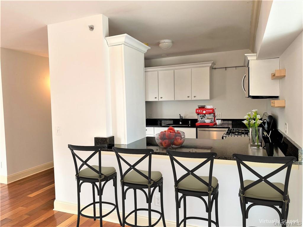 #6 photo, 1 S Astor Street, Irvington , NY 10533