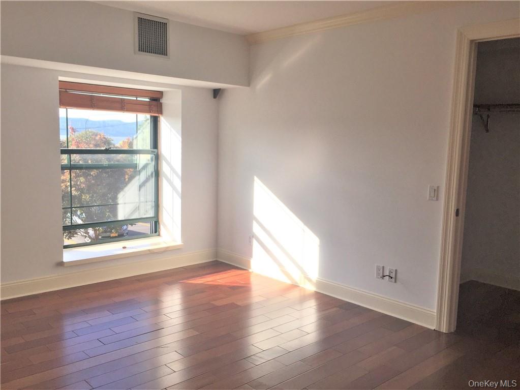 #9 photo, 1 S Astor Street, Irvington , NY 10533