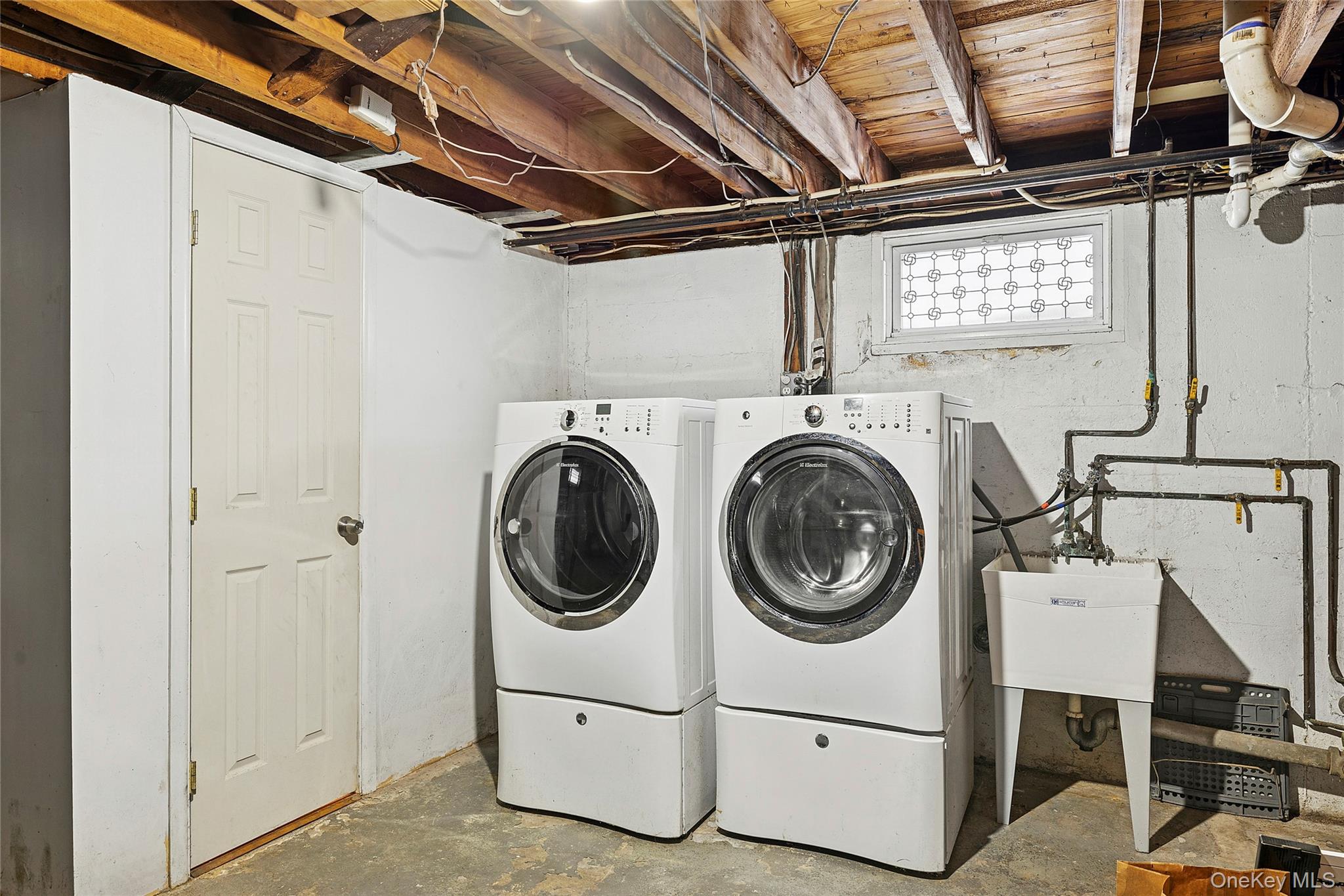 #14 photo, 136 3rd Street, New Hyde Park , NY 11040